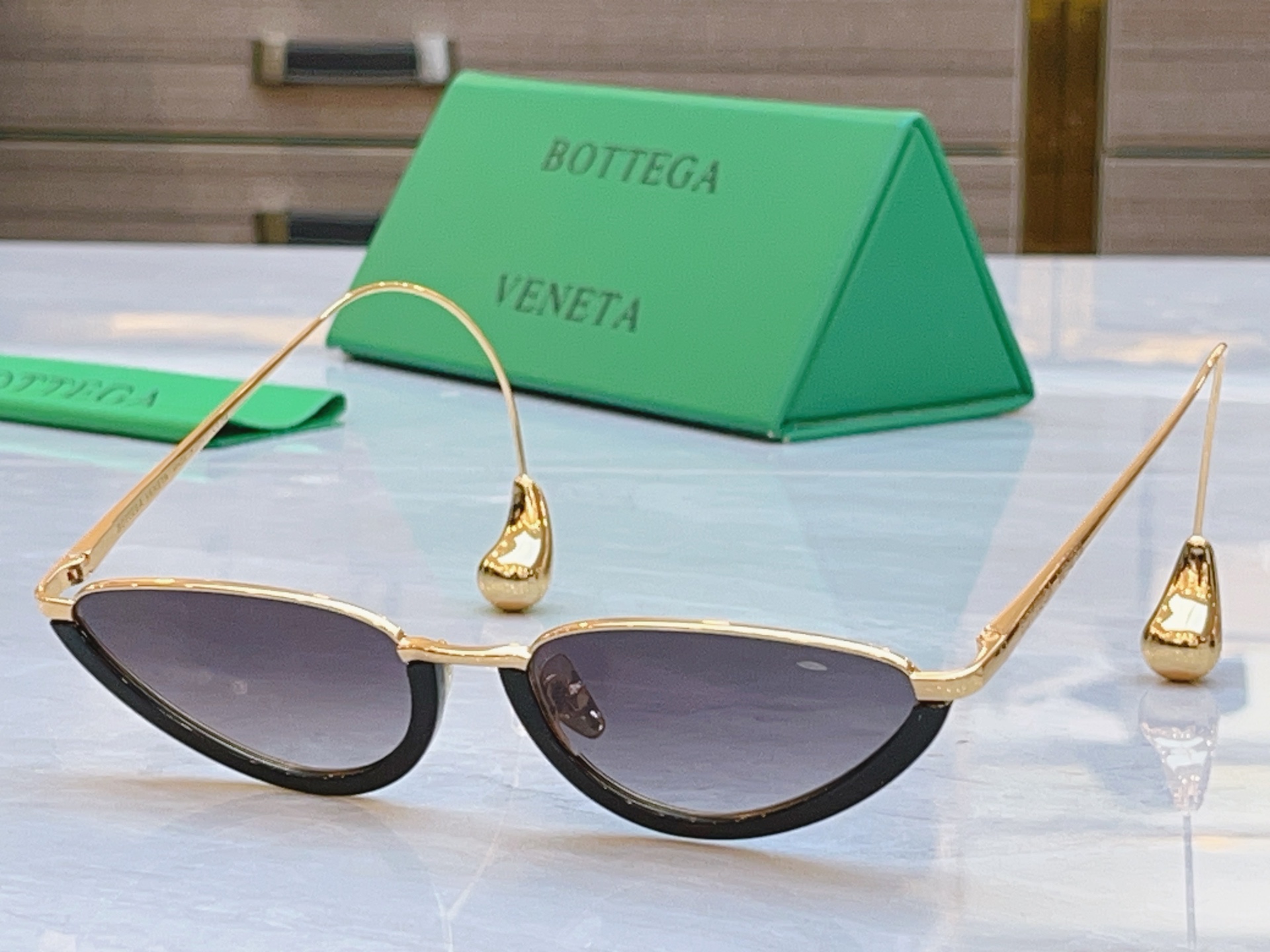 ，【BOTTEGA VENET*】宝缇*嘉新款太阳镜，MODEL：BV1700LA，SIZE：55口17