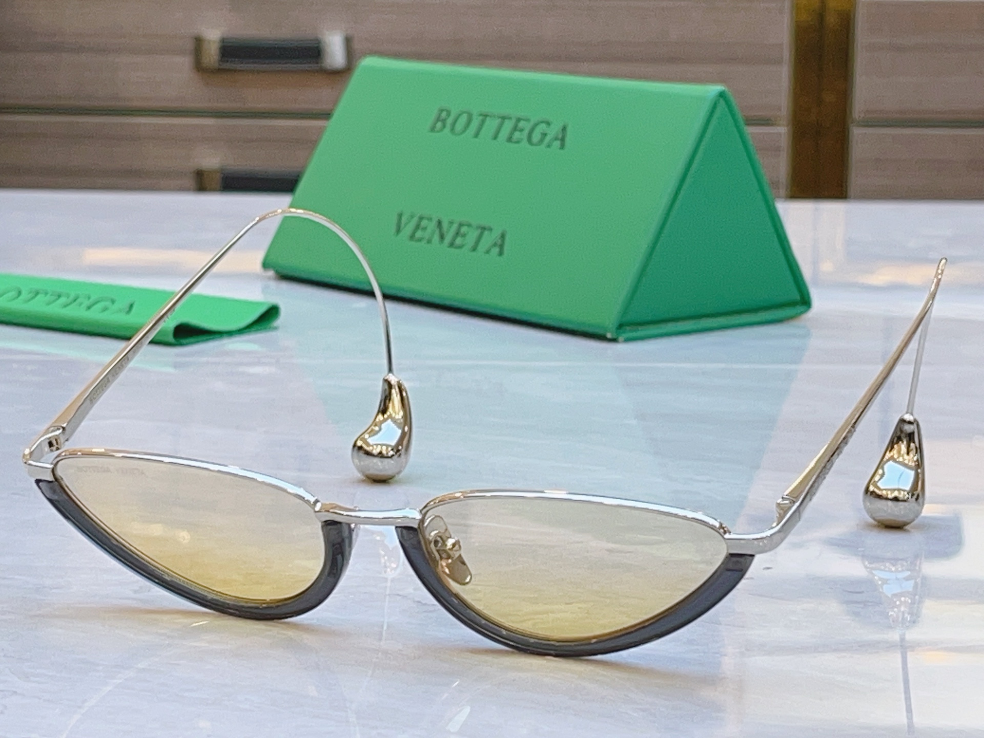 ，【BOTTEGA VENET*】宝缇*嘉新款太阳镜，MODEL：BV1700LA，SIZE：55口17