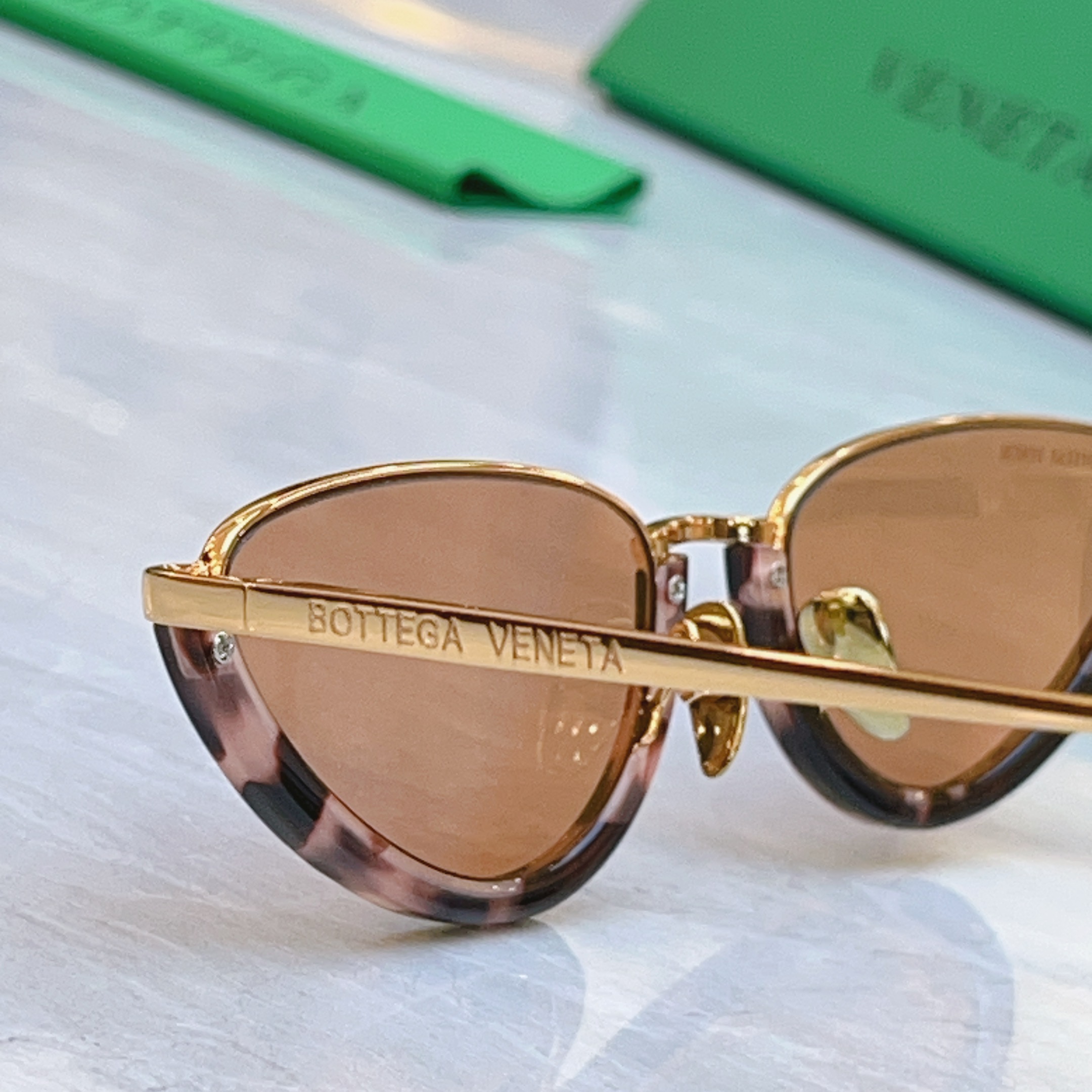 ，【BOTTEGA VENET*】宝缇*嘉新款太阳镜，MODEL：BV1700LA，SIZE：55口17