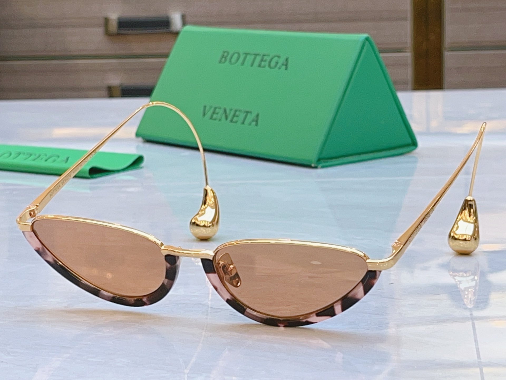 ，【BOTTEGA VENET*】宝缇*嘉新款太阳镜，MODEL：BV1700LA，SIZE：55口17