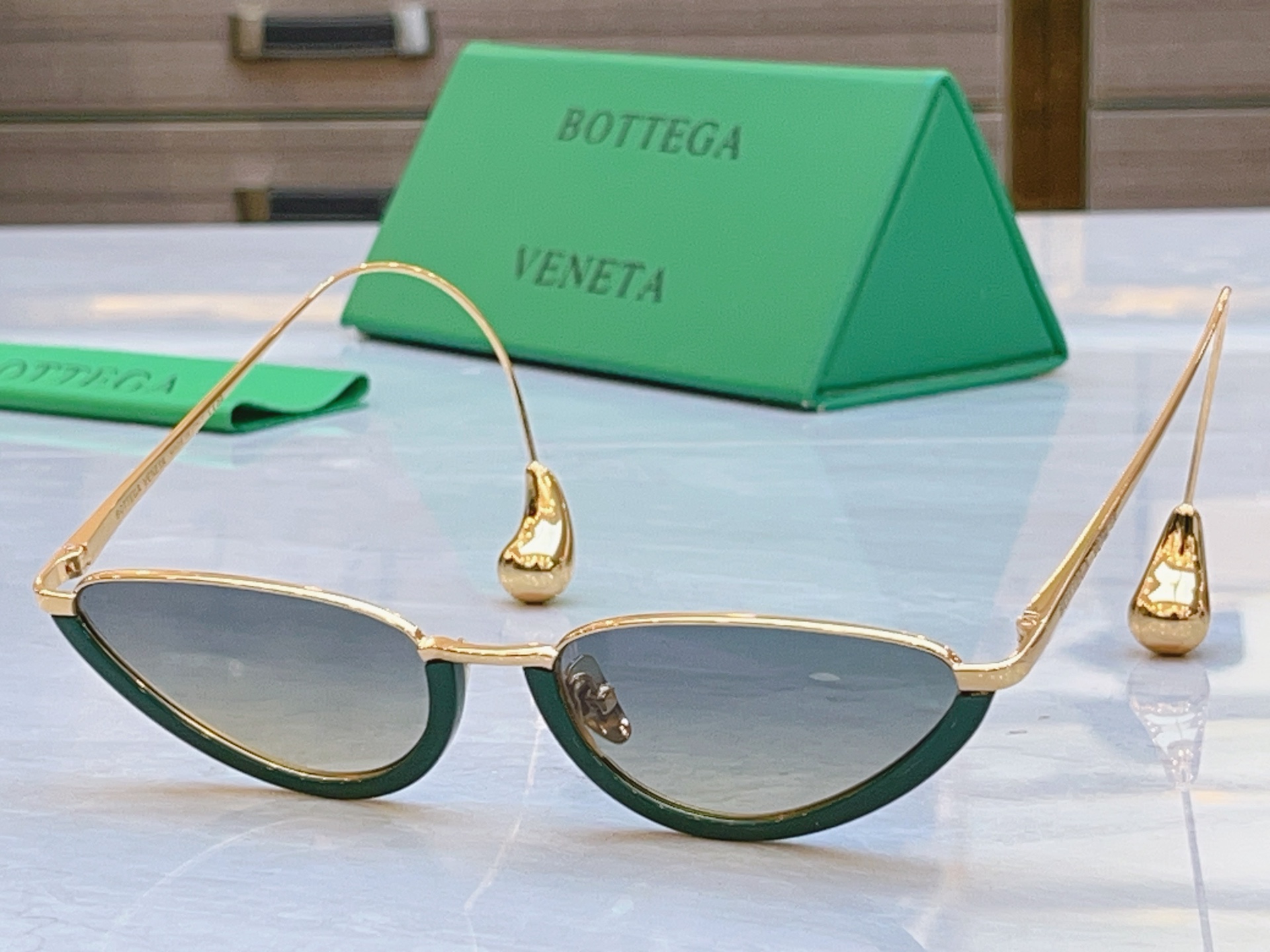 ，【BOTTEGA VENET*】宝缇*嘉新款太阳镜，MODEL：BV1700LA，SIZE：55口17