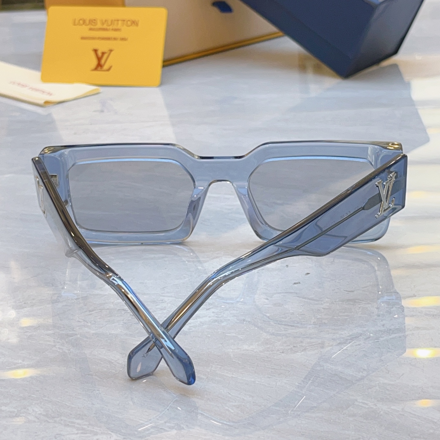 ，【LOUIS VUITTO*】路易*威登新款太阳镜，MODEL：Z2864W，SIZE：53口22-1