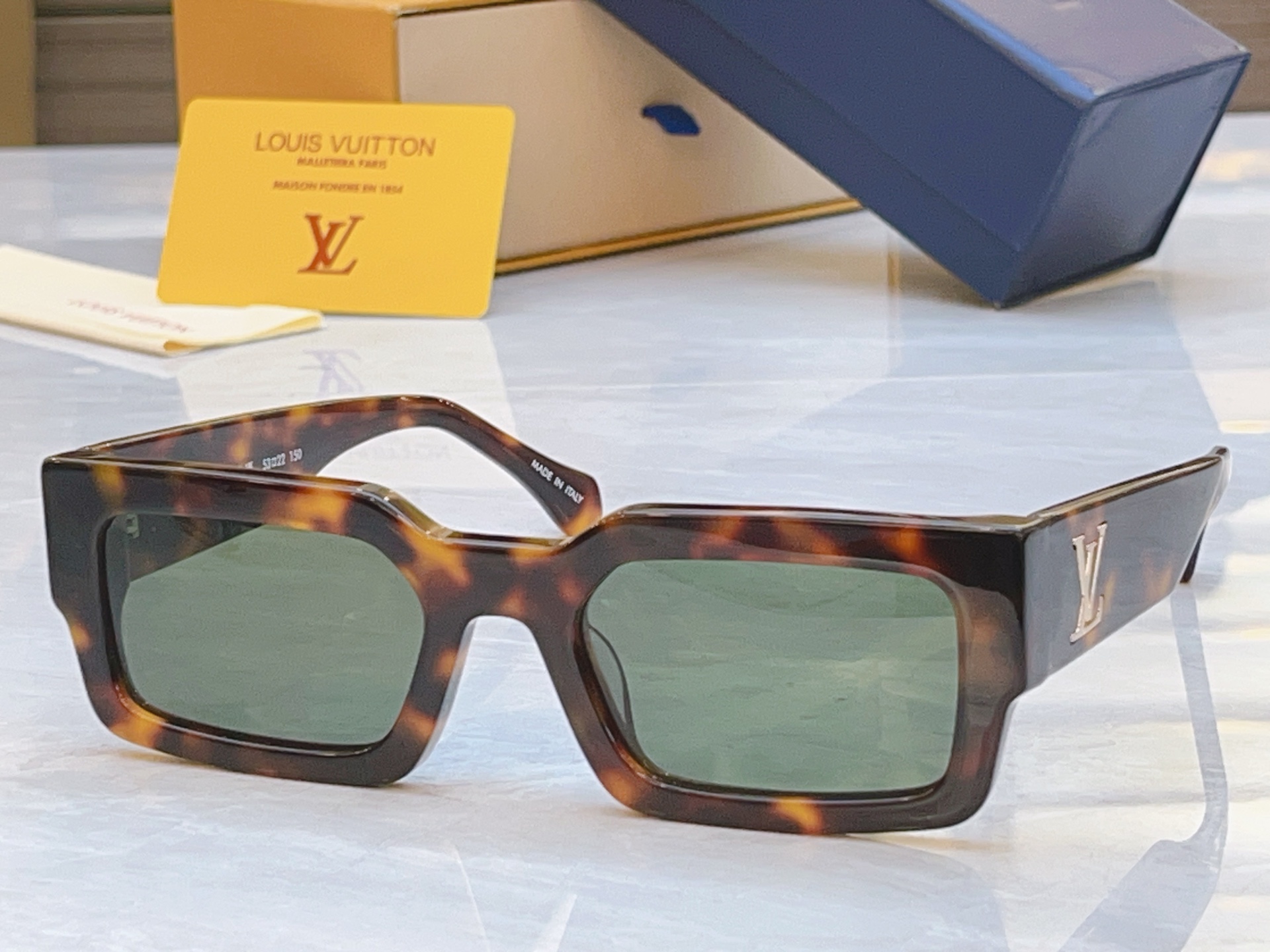 ，【LOUIS VUITTO*】路易*威登新款太阳镜，MODEL：Z2864W，SIZE：53口22-1