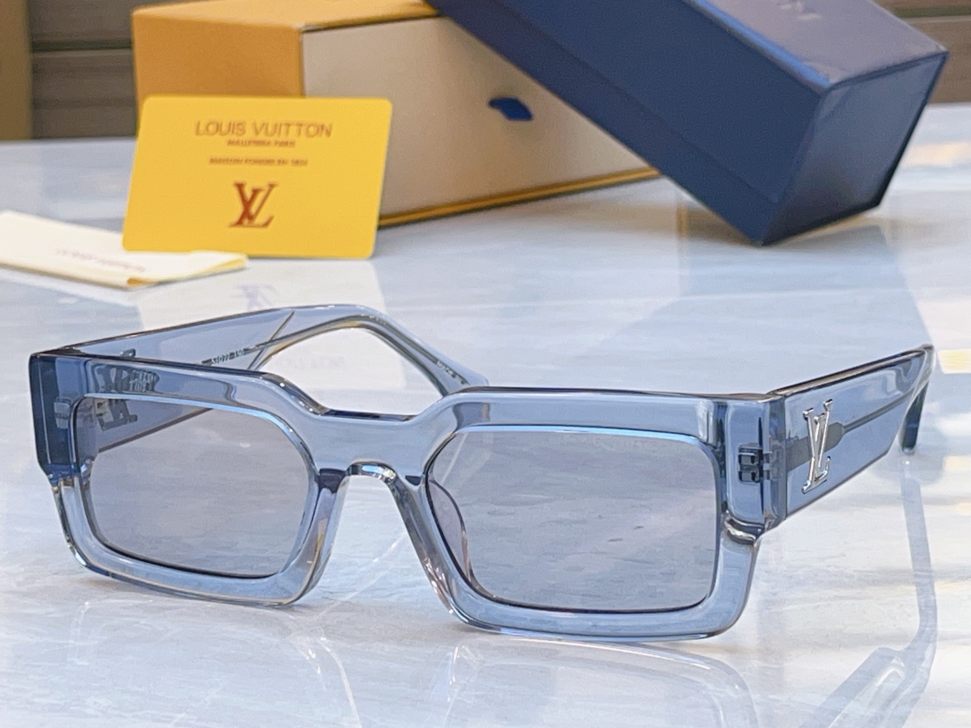 ，【LOUIS VUITTO*】路易*威登新款太阳镜，MODEL：Z2864W，SIZE：53口22-1