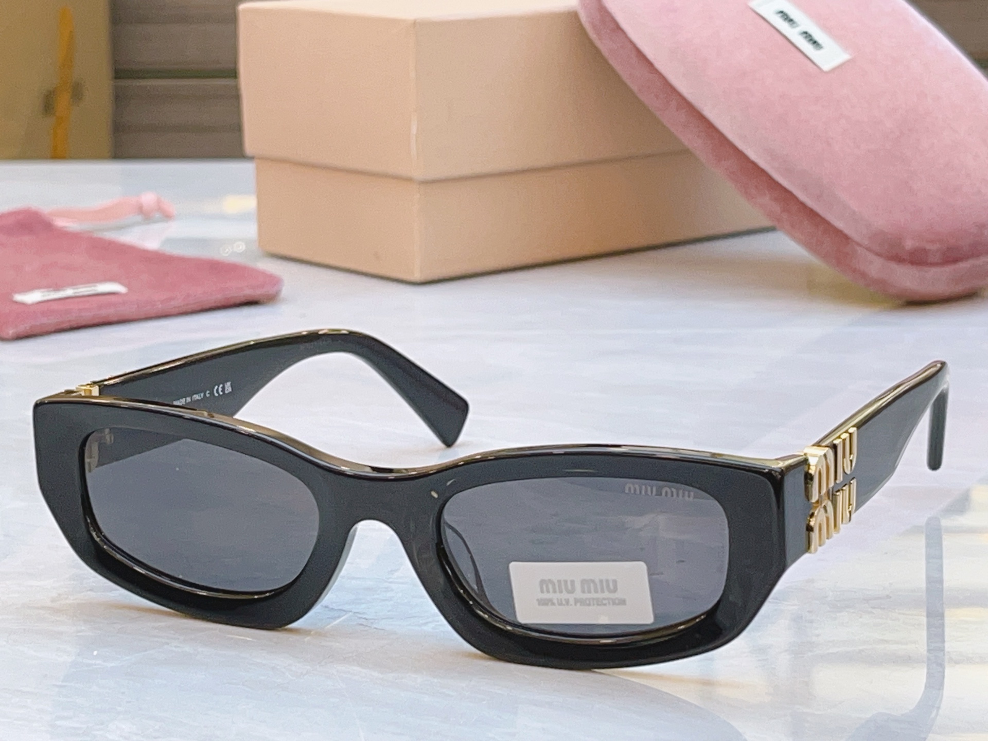 ，【MIUMI*】缪*缪新款太阳镜🕶️，Mod:SMU B04-F，SIZE:53口22-135