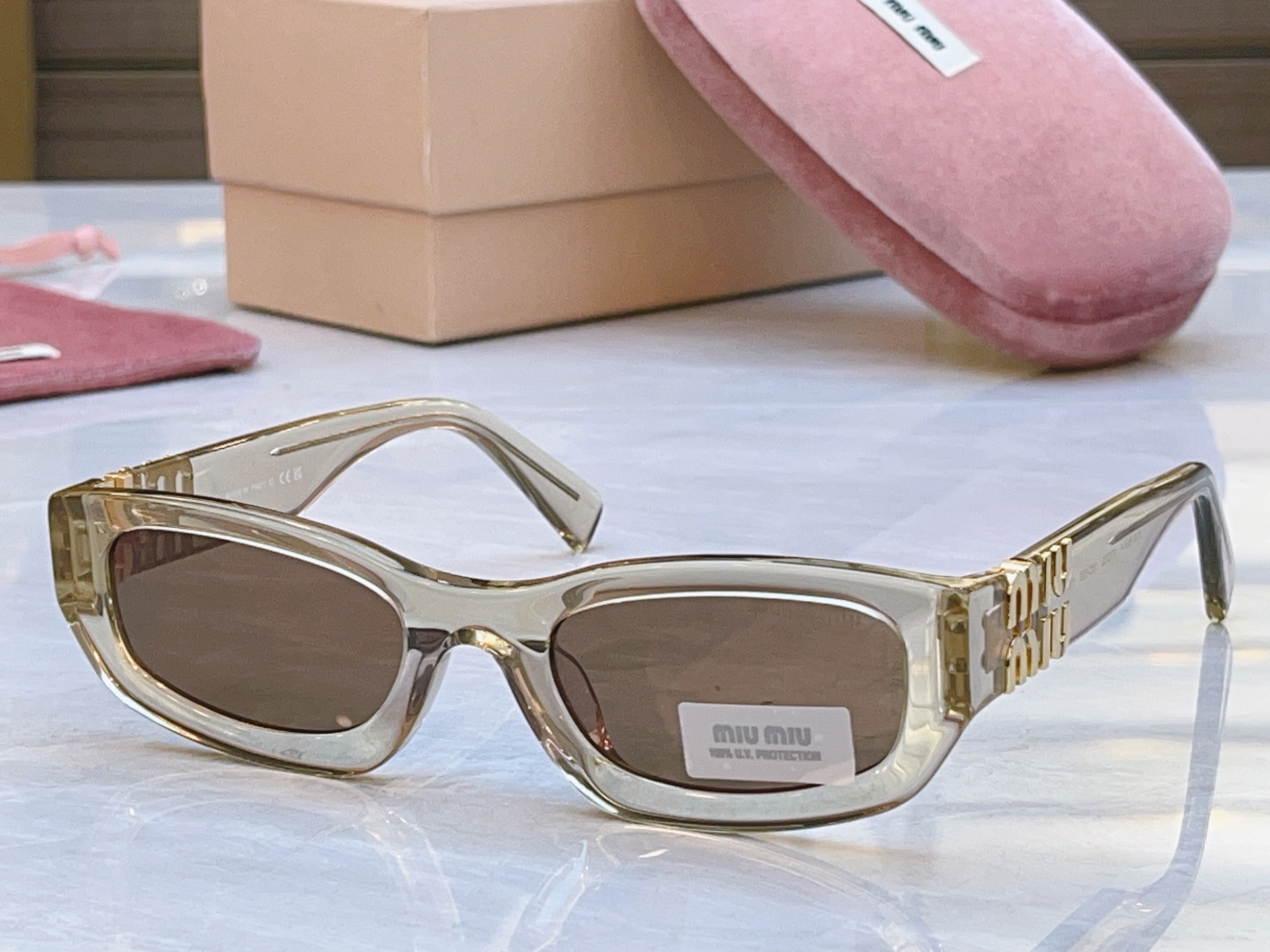 ，【MIUMI*】缪*缪新款太阳镜🕶️，Mod:SMU B04-F，SIZE:53口22-135