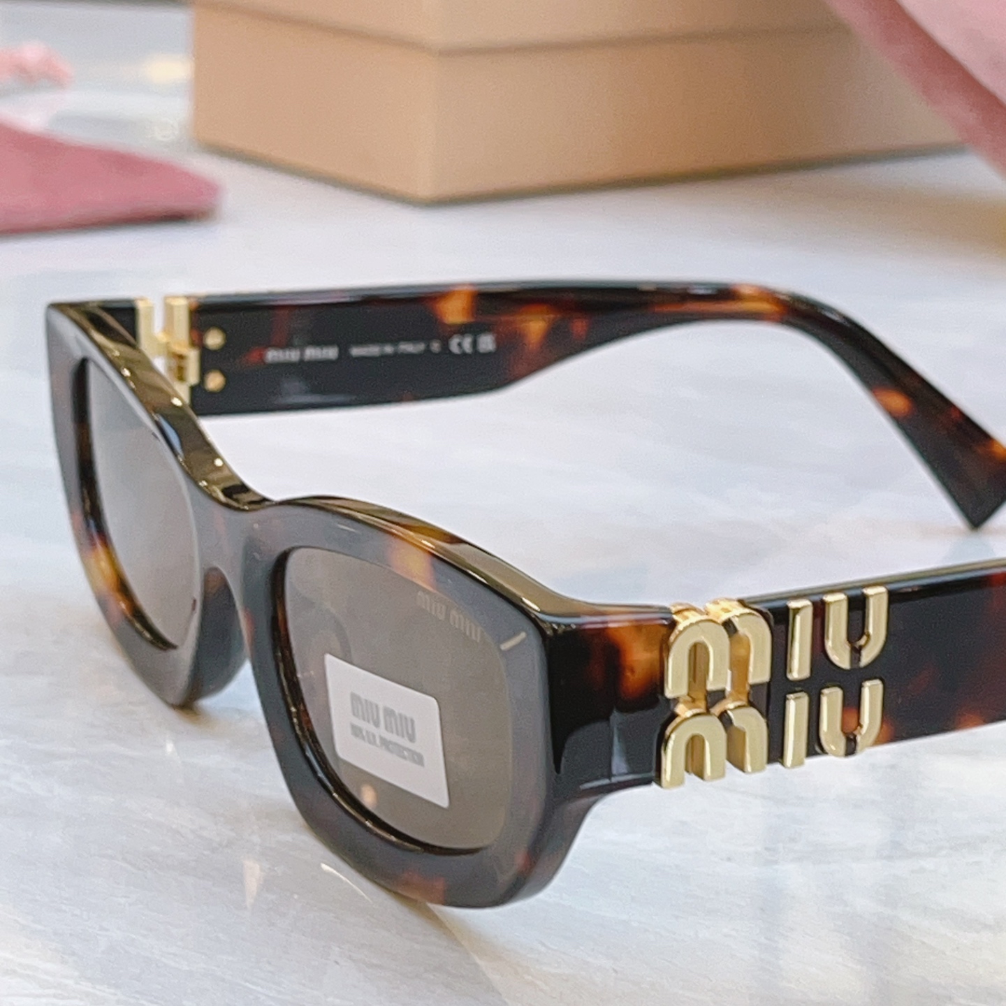 ，【MIUMI*】缪*缪新款太阳镜🕶️，Mod:SMU B04-F，SIZE:53口22-135