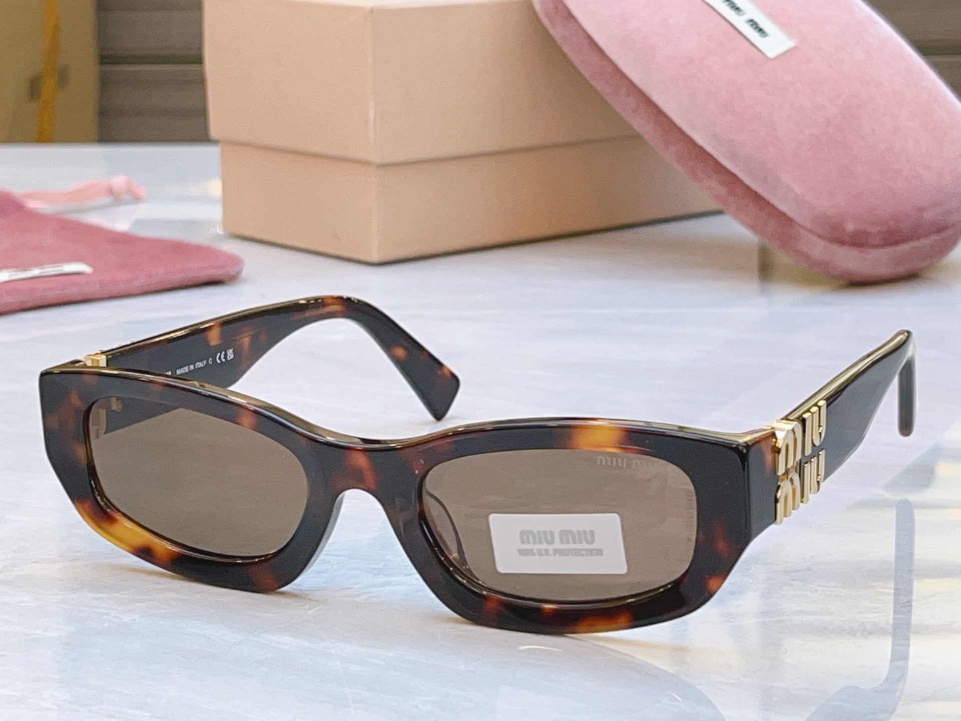 ，【MIUMI*】缪*缪新款太阳镜🕶️，Mod:SMU B04-F，SIZE:53口22-135