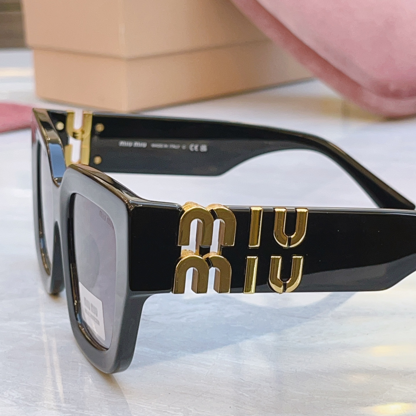 ，【MIUMI*】缪*缪新款太阳镜🕶️，Mod:SMU B05-F，SIZE:51口20-135