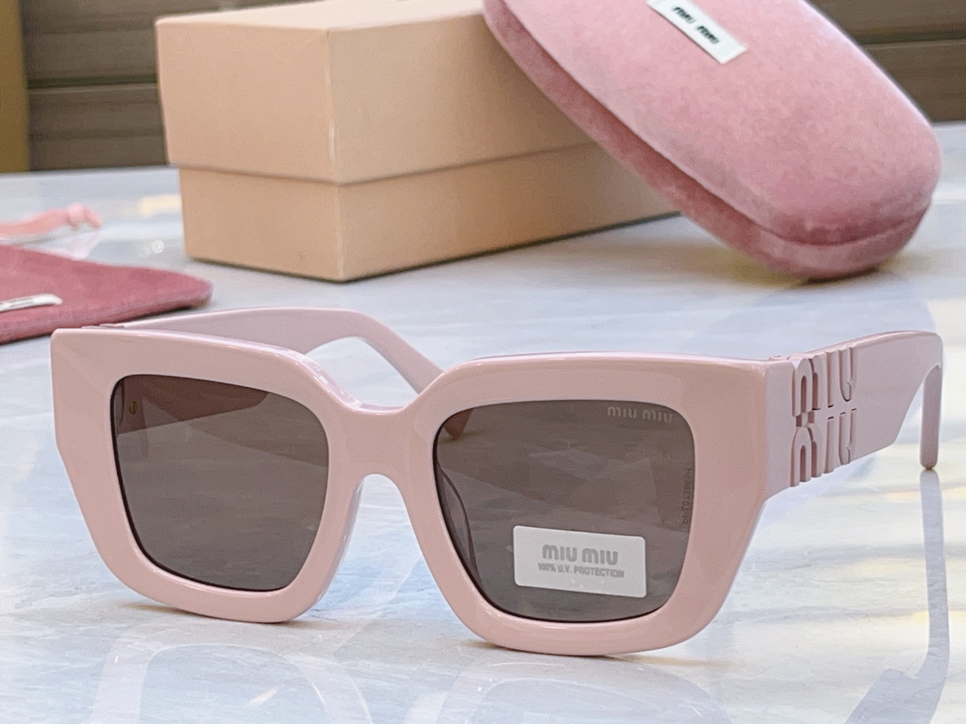 ，【MIUMI*】缪*缪新款太阳镜🕶️，Mod:SMU B05-F，SIZE:51口20-135