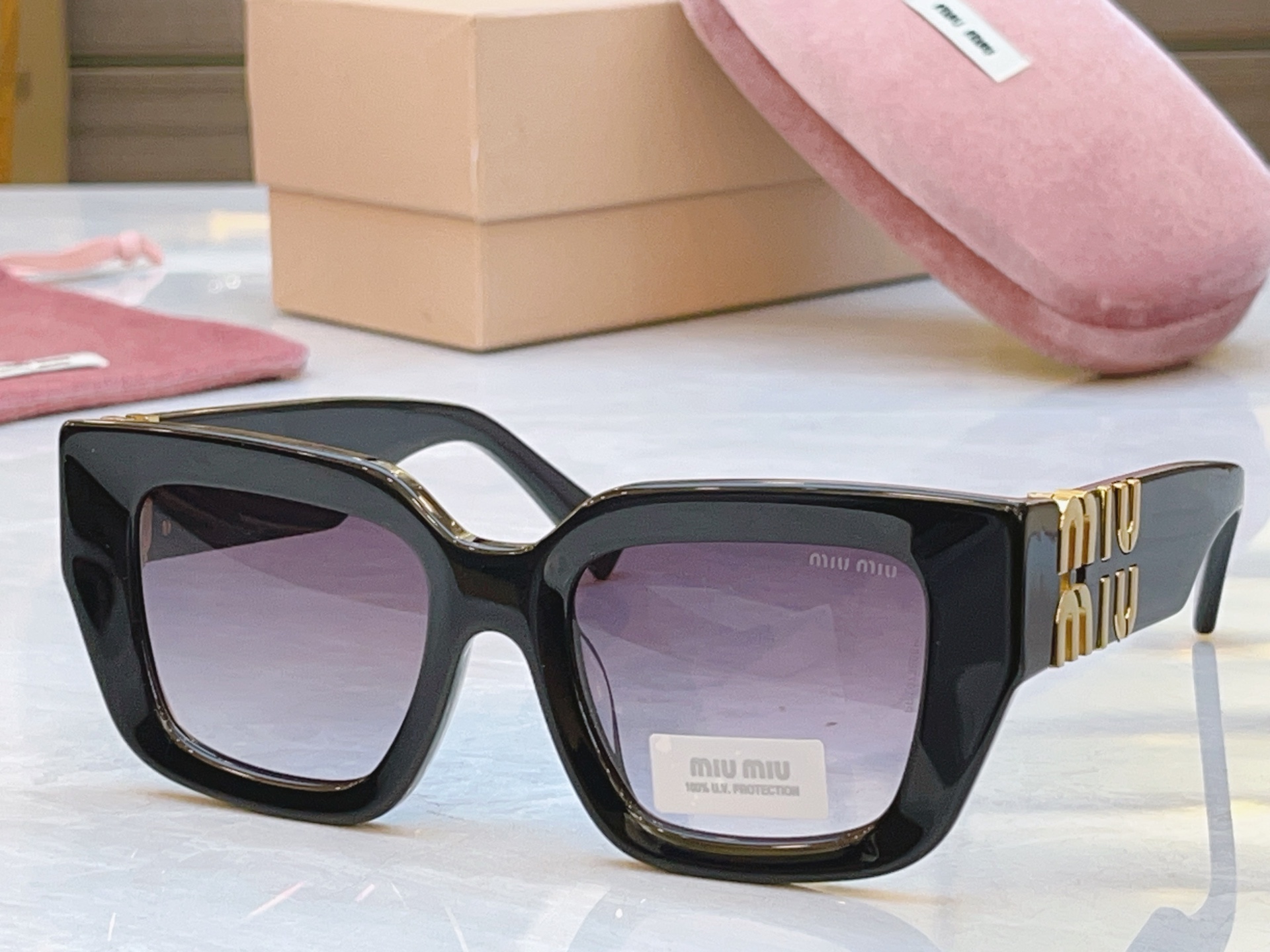 ，【MIUMI*】缪*缪新款太阳镜🕶️，Mod:SMU B05-F，SIZE:51口20-135