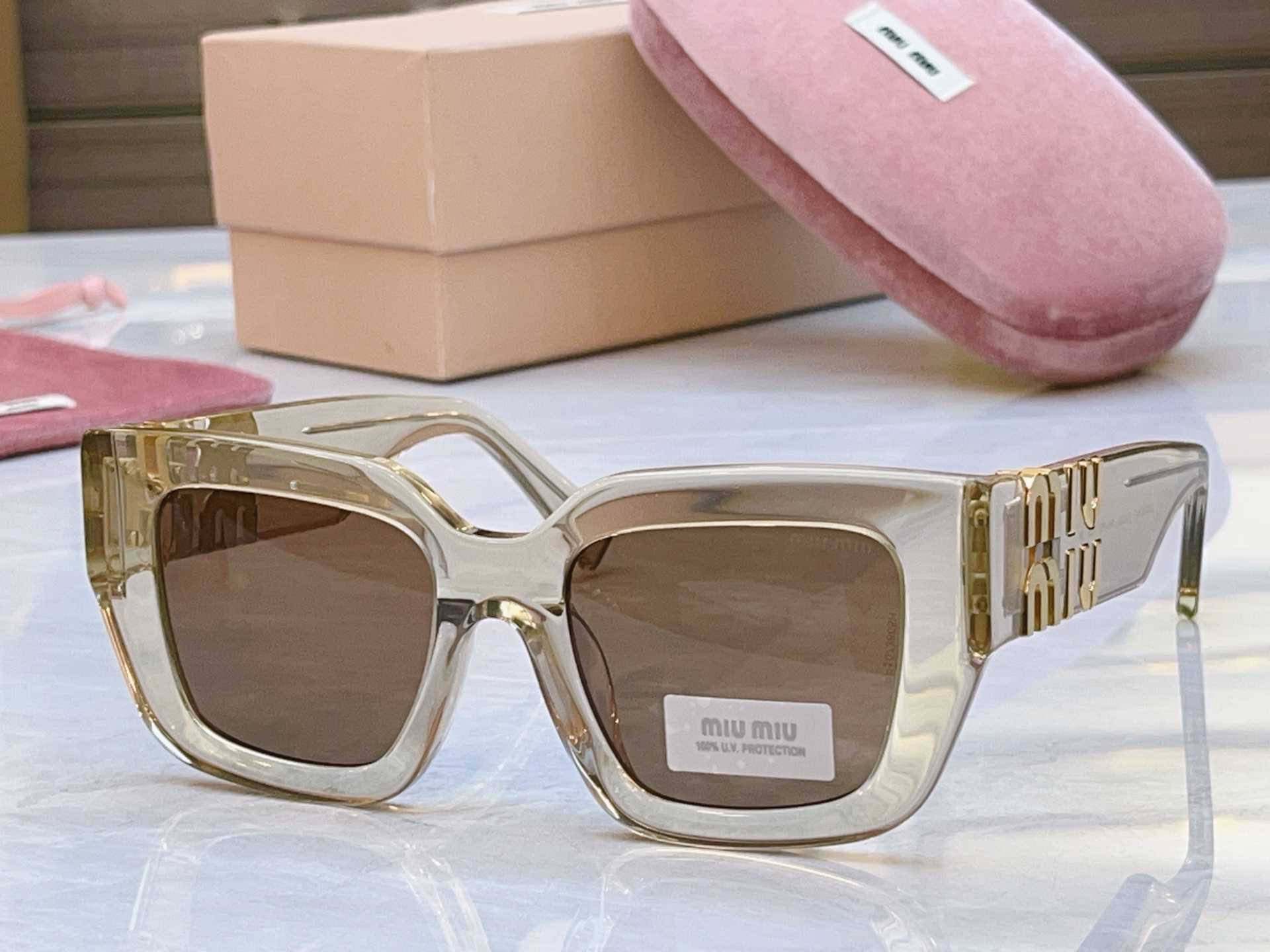 ，【MIUMI*】缪*缪新款太阳镜🕶️，Mod:SMU B05-F，SIZE:51口20-135