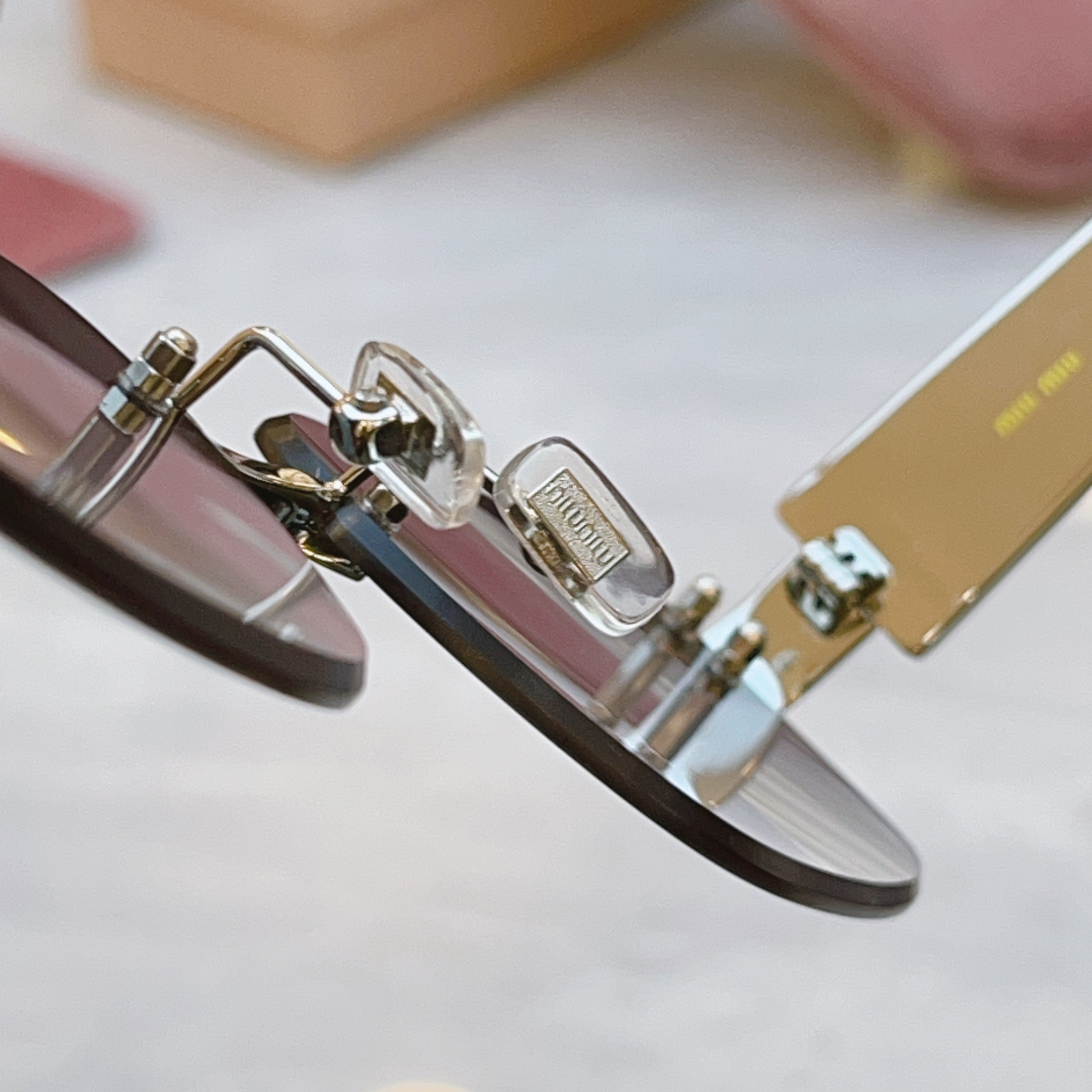 ，【MIUMI*】缪*缪新款太阳镜🕶️，Mod:MU 1709LV，SIZE:57口17-145