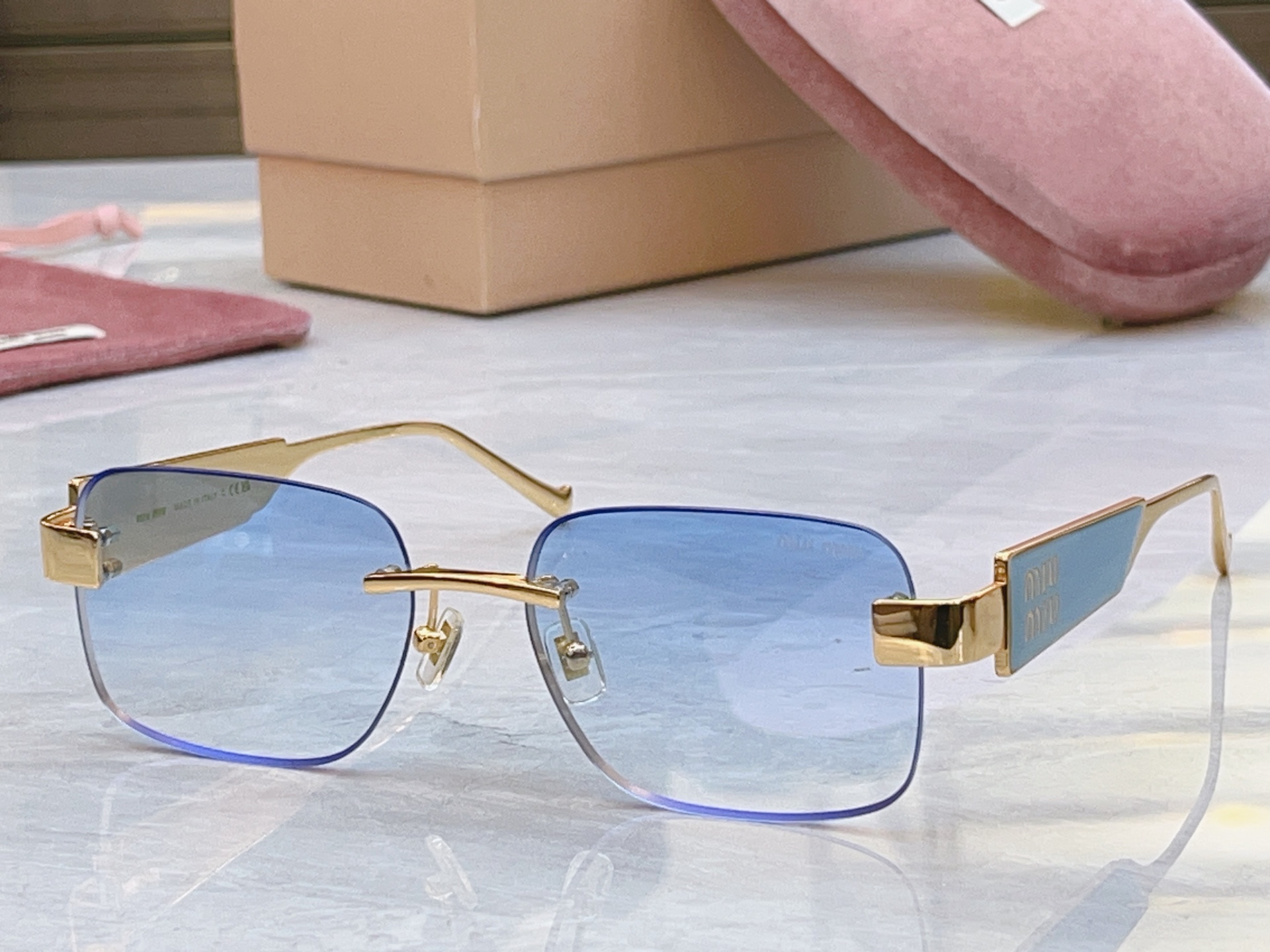 ，【MIUMI*】缪*缪新款太阳镜🕶️，Mod:MU 1709LV，SIZE:57口17-145