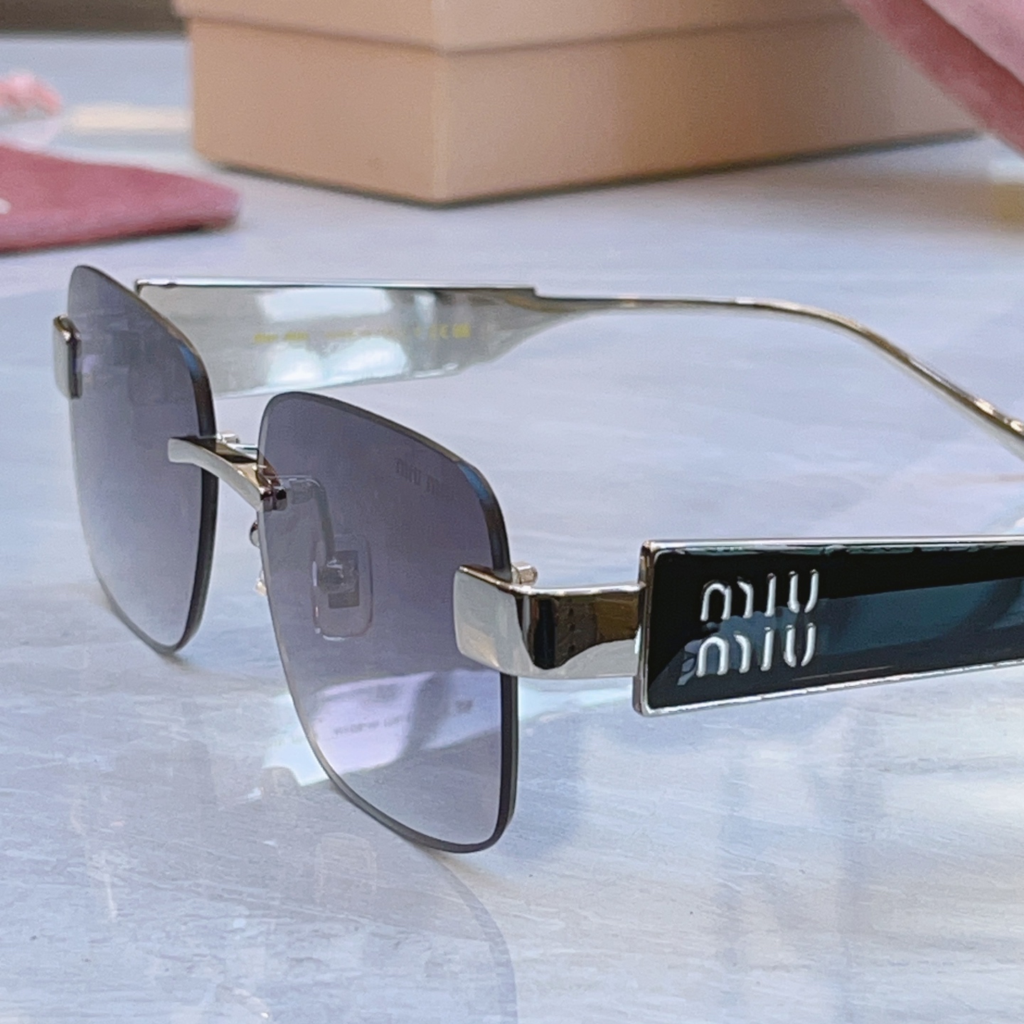 ，【MIUMI*】缪*缪新款太阳镜🕶️，Mod:MU 1709LV，SIZE:57口17-145