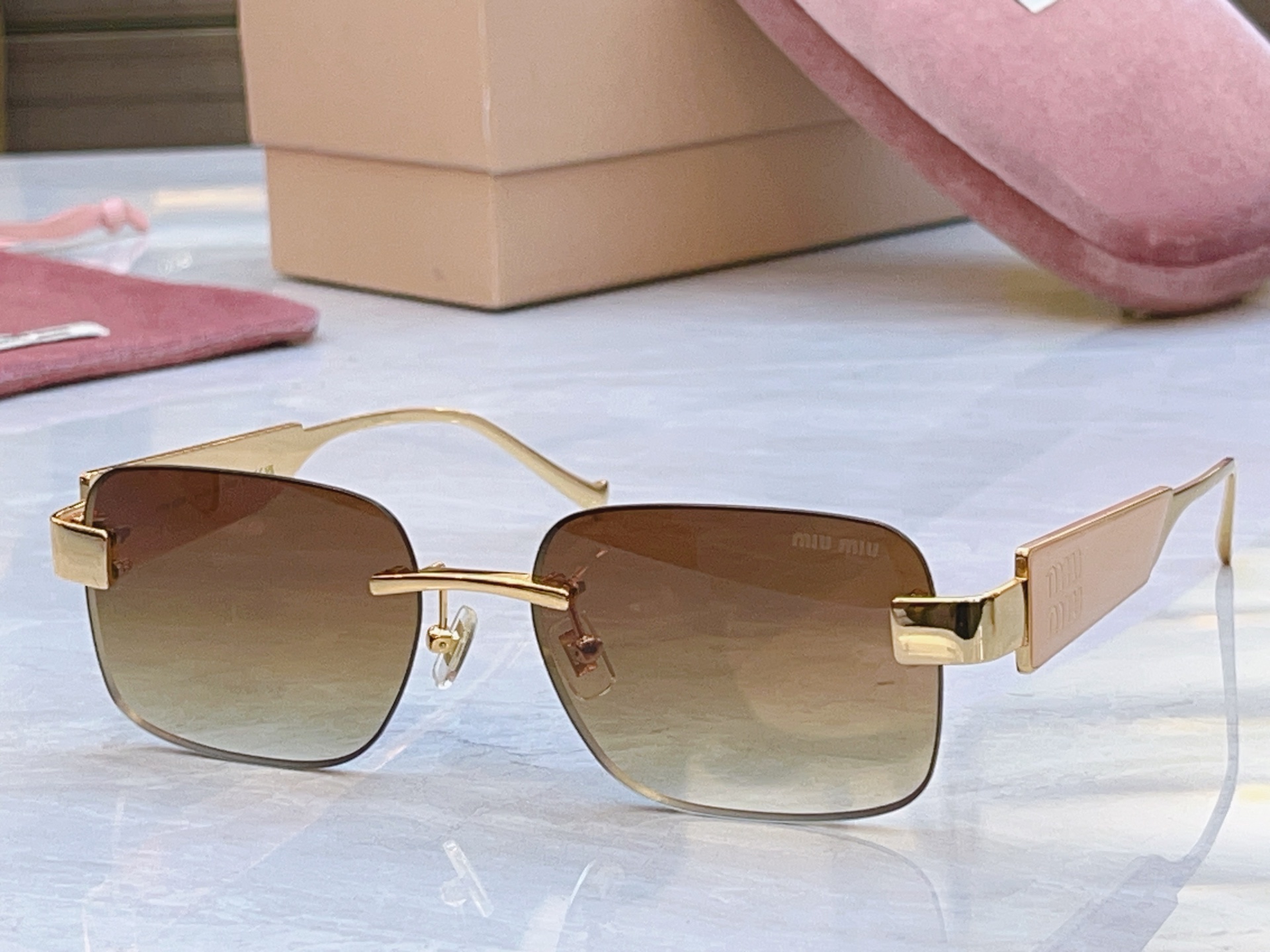 ，【MIUMI*】缪*缪新款太阳镜🕶️，Mod:MU 1709LV，SIZE:57口17-145