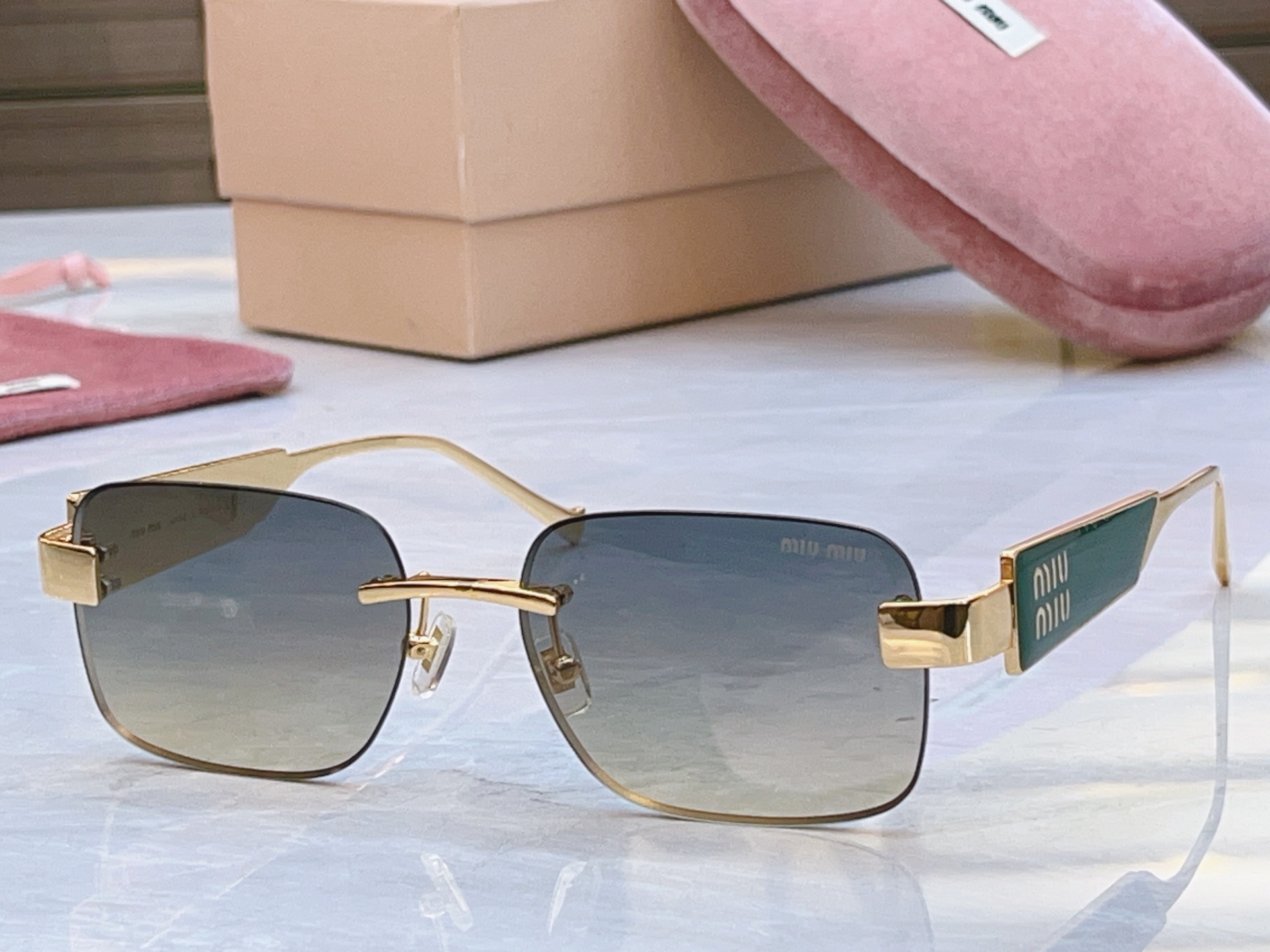 ，【MIUMI*】缪*缪新款太阳镜🕶️，Mod:MU 1709LV，SIZE:57口17-145