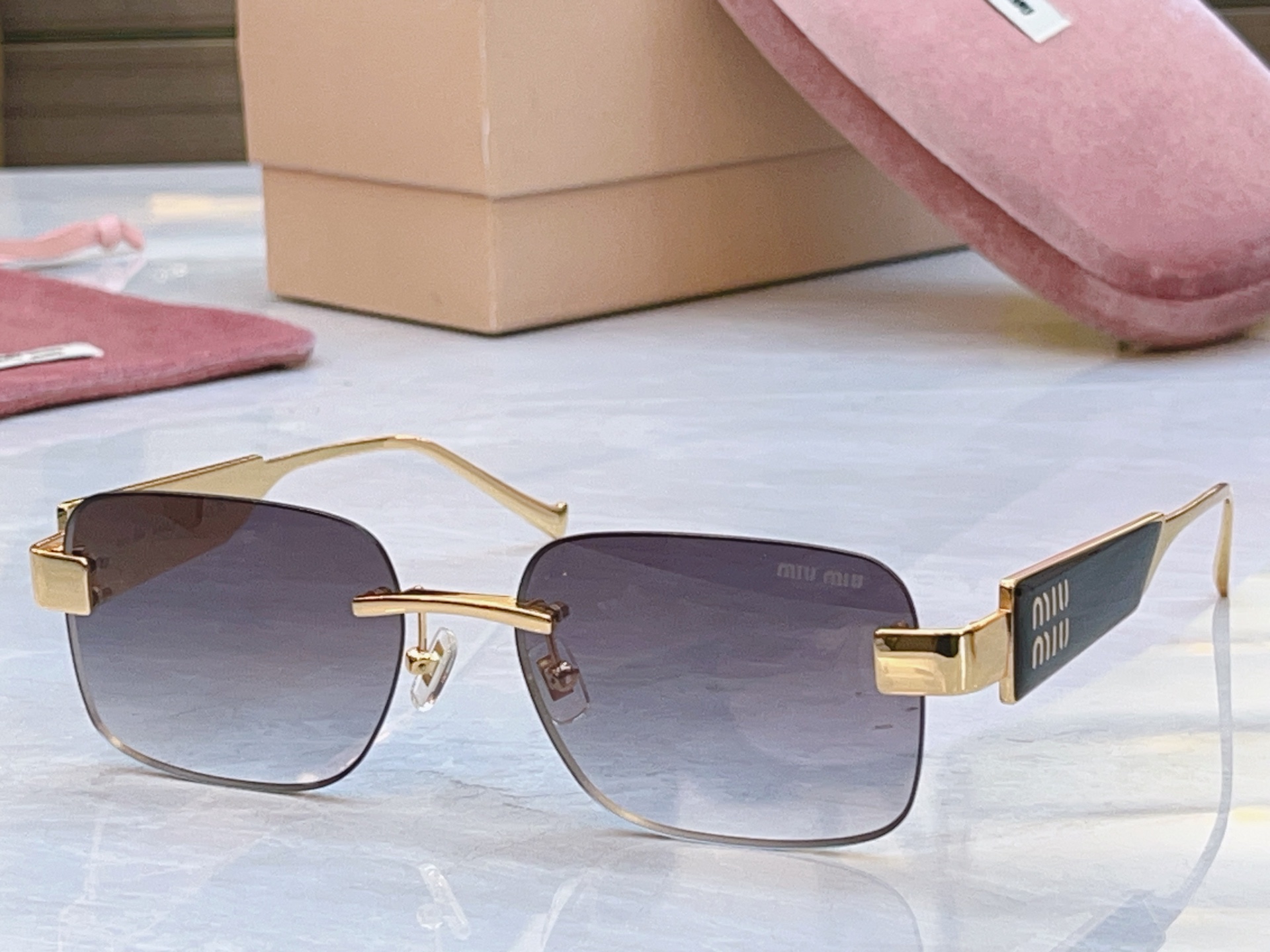 ，【MIUMI*】缪*缪新款太阳镜🕶️，Mod:MU 1709LV，SIZE:57口17-145