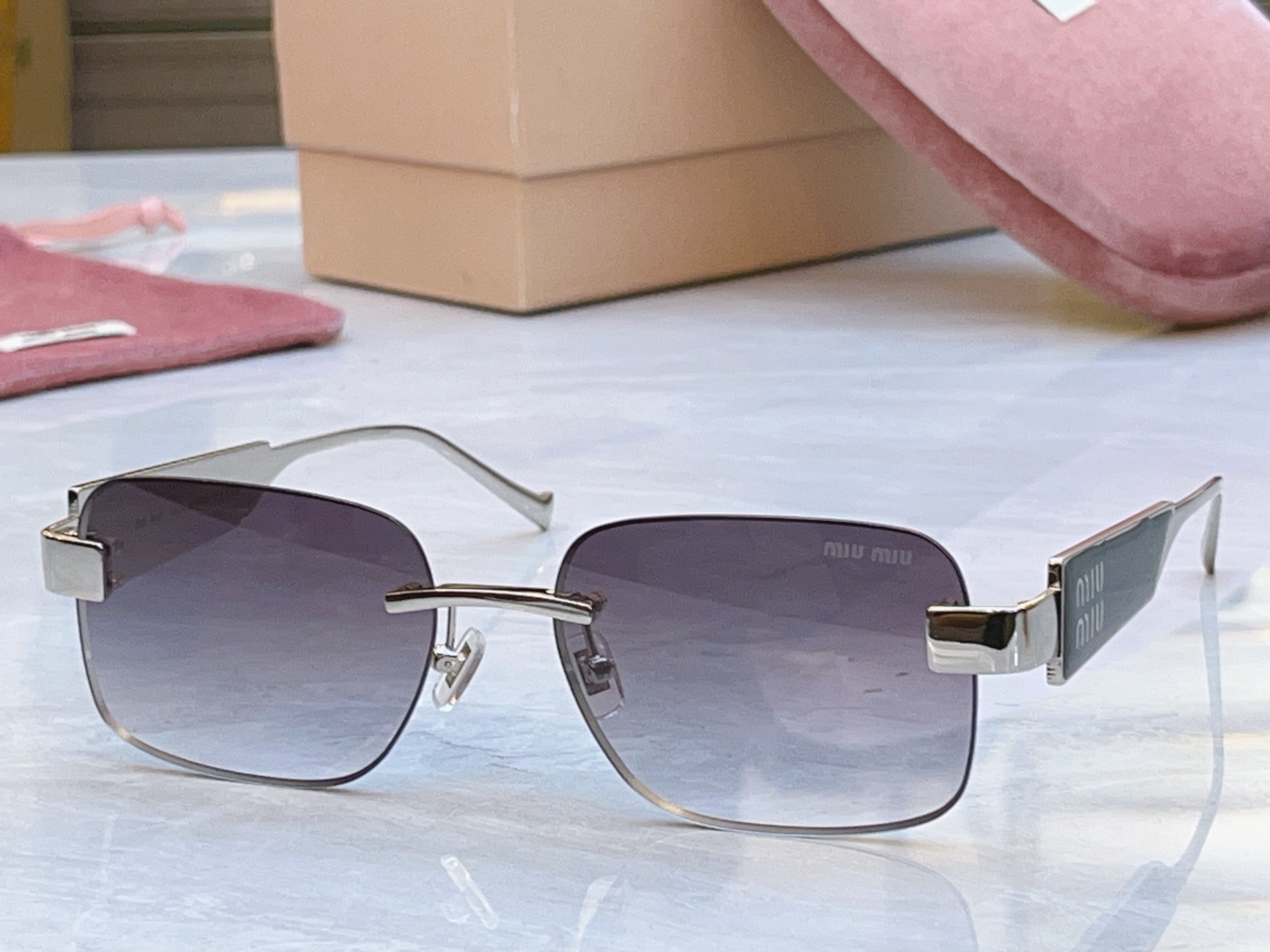 ，【MIUMI*】缪*缪新款太阳镜🕶️，Mod:MU 1709LV，SIZE:57口17-145