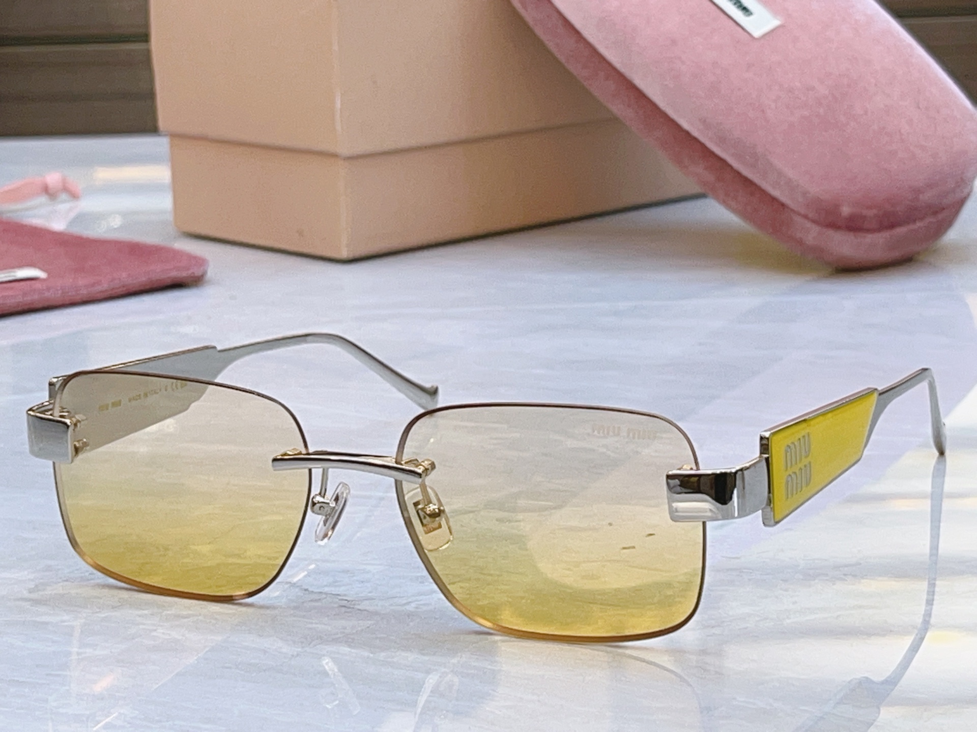 ，【MIUMI*】缪*缪新款太阳镜🕶️，Mod:MU 1709LV，SIZE:57口17-145