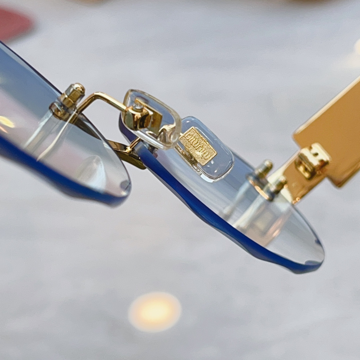 ，【MIUMI*】缪*缪新款太阳镜🕶️，Mod:MU 1712LV，SIZE:57口18-145