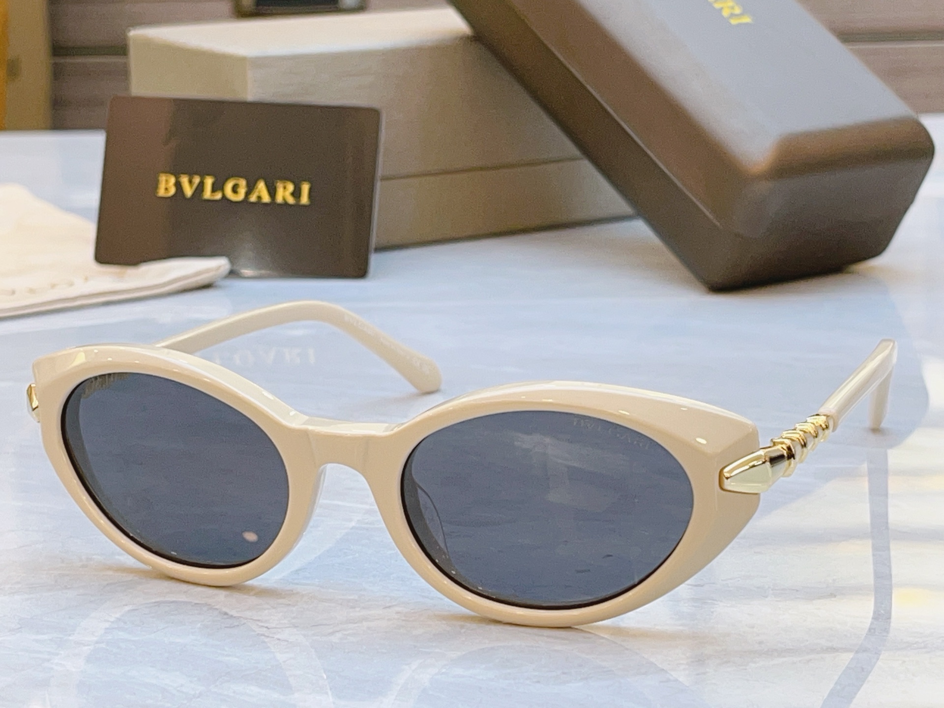 ，【BVLGA*】宝格*丽新款太阳镜，MODEL：BV 40068I，SIZE：51口20-140