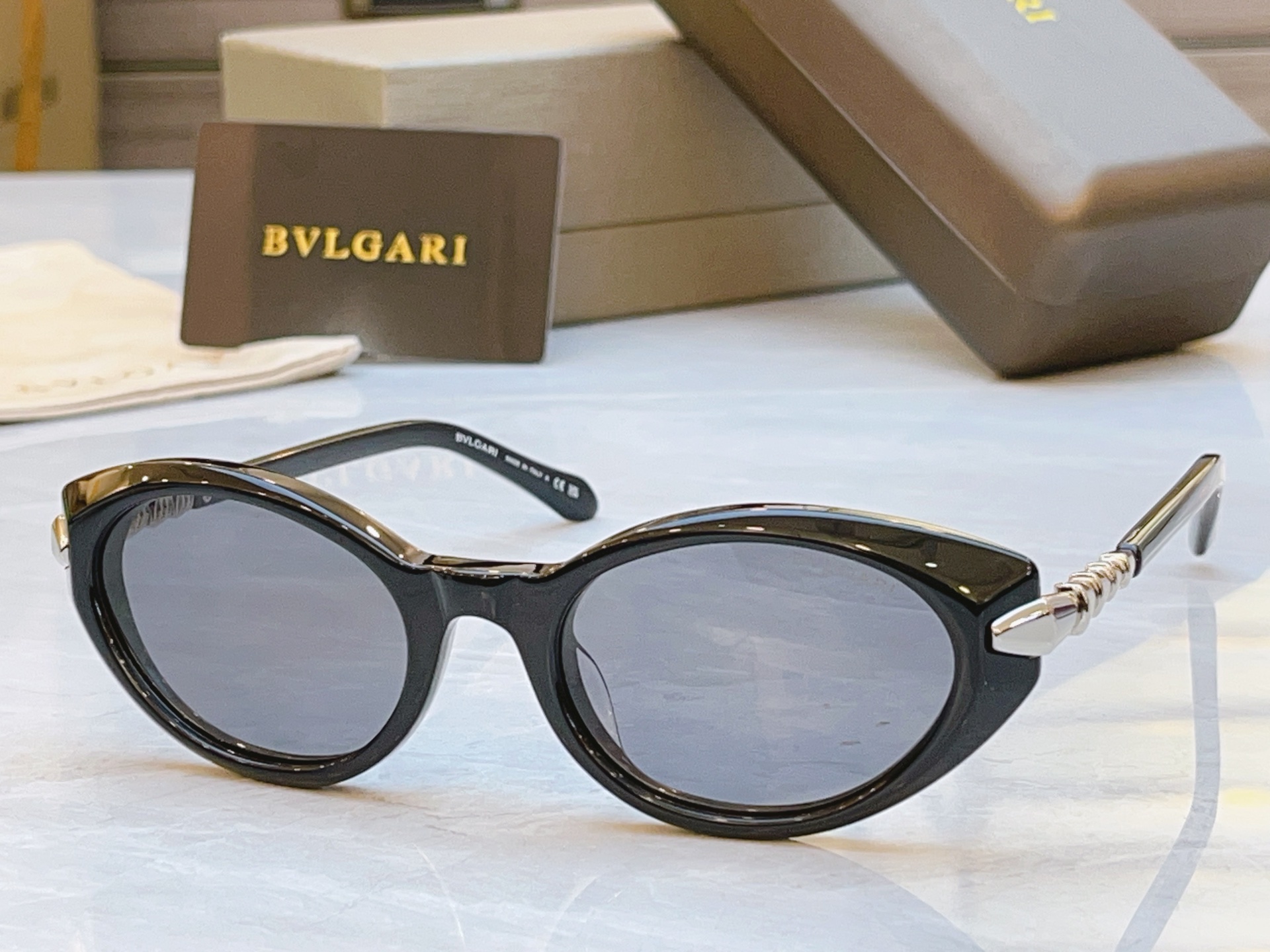 ，【BVLGA*】宝格*丽新款太阳镜，MODEL：BV 40068I，SIZE：51口20-140