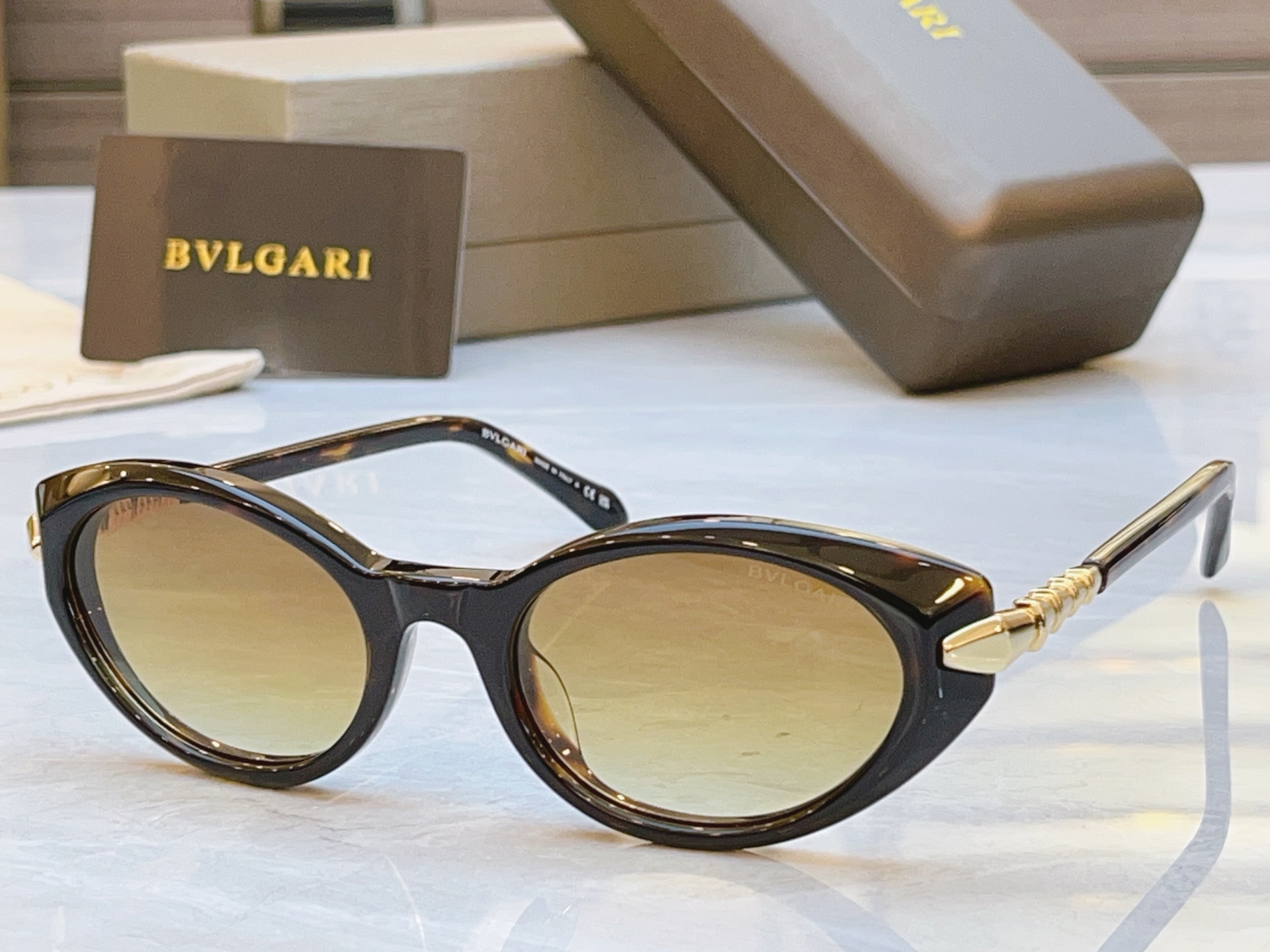 ，【BVLGA*】宝格*丽新款太阳镜，MODEL：BV 40068I，SIZE：51口20-140