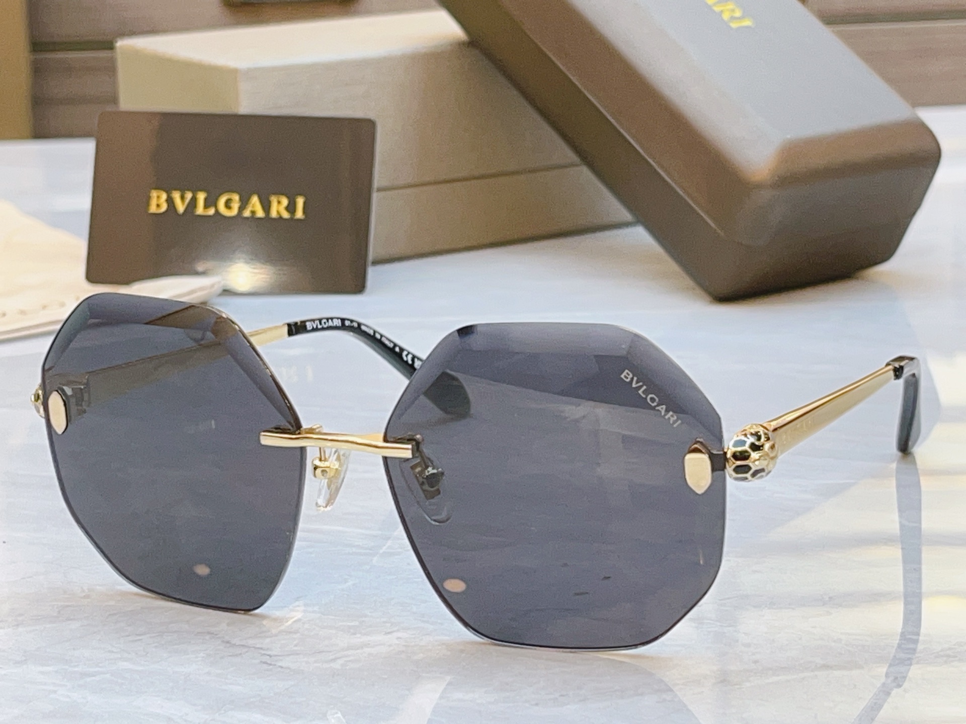 ，【BVLGA*】宝格*丽新款太阳镜，MODEL：BV 40108，SIZE：59口15-140