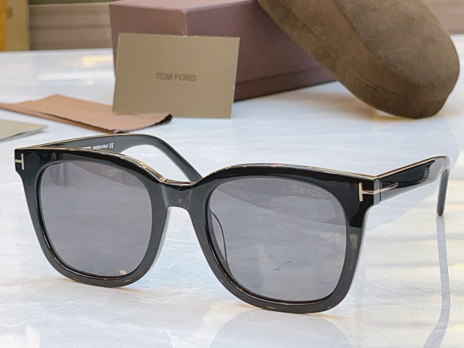 ，【TOM FOR*】汤姆*福特新款太阳镜，MODEL：TF 638-K，SIZE：55口22-145