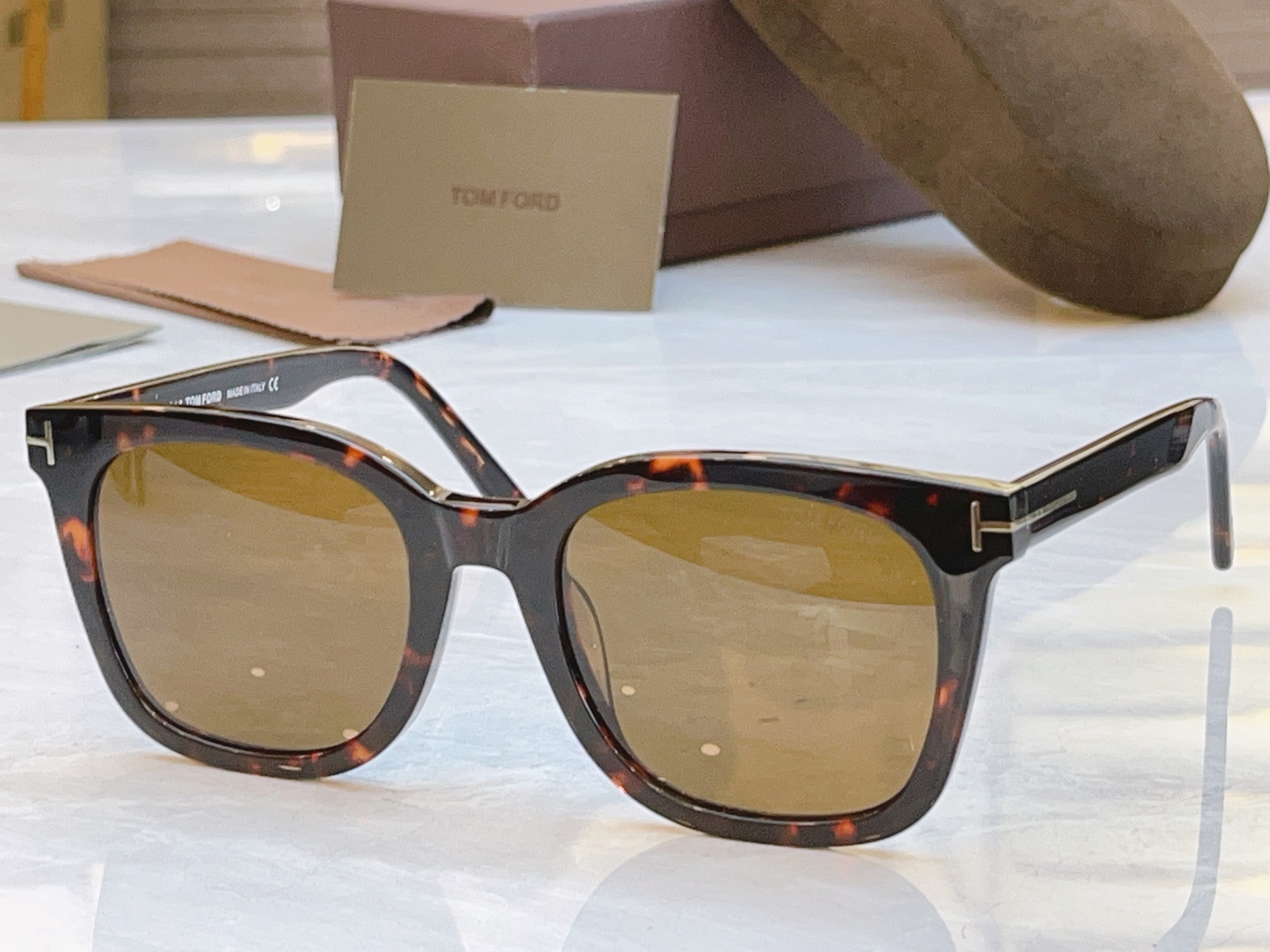 ，【TOM FOR*】汤姆*福特新款太阳镜，MODEL：TF 638-K，SIZE：55口22-145