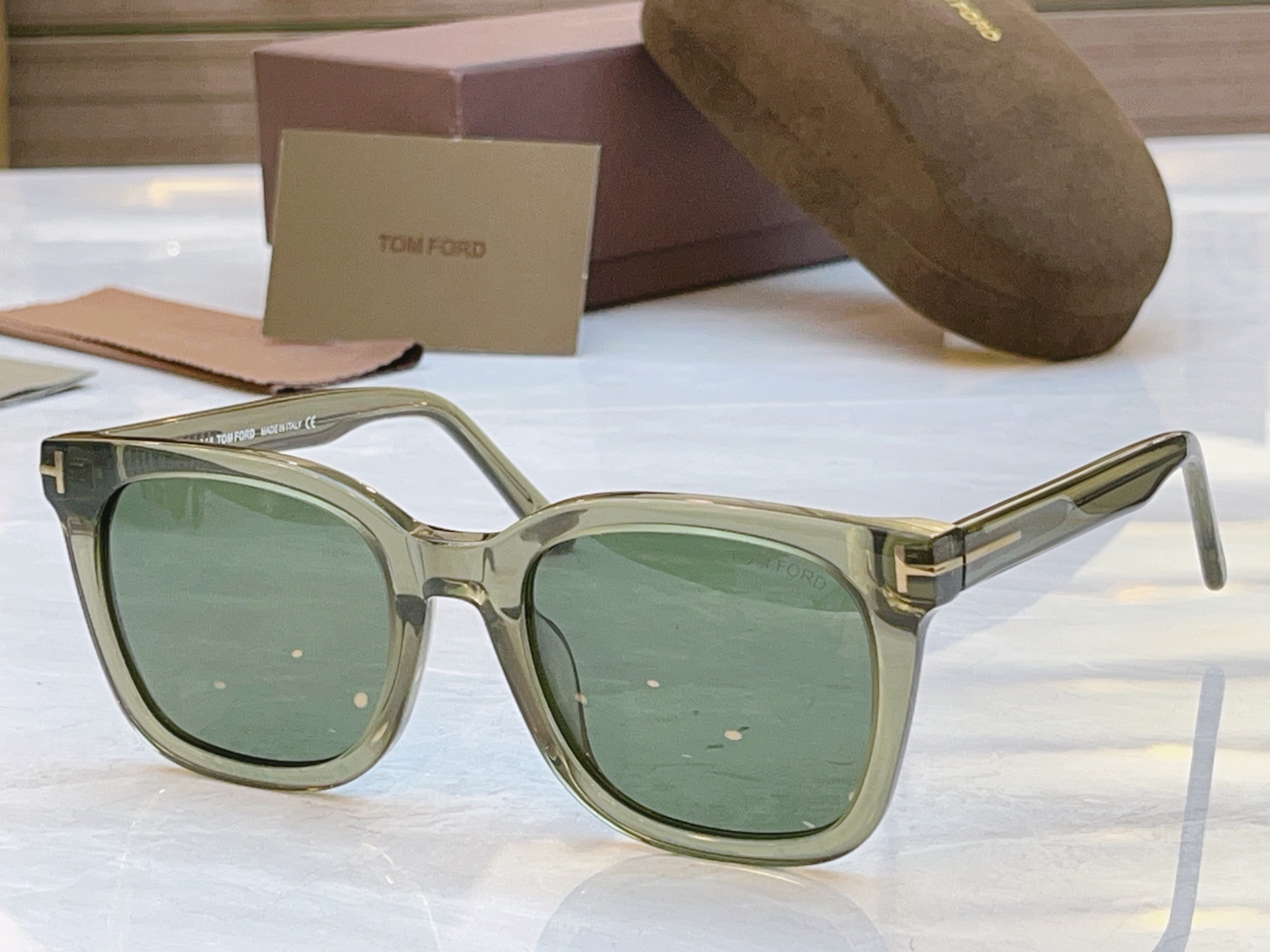 ，【TOM FOR*】汤姆*福特新款太阳镜，MODEL：TF 638-K，SIZE：55口22-145