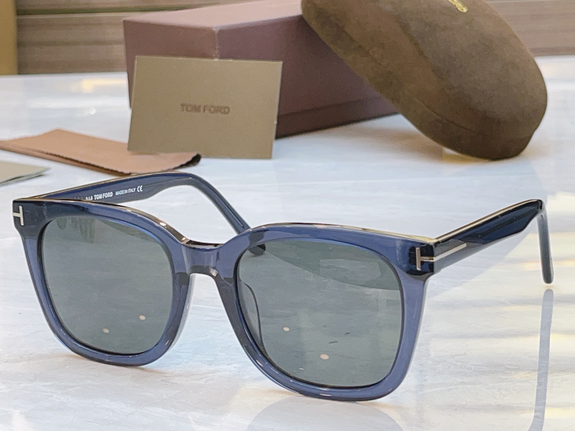 ，【TOM FOR*】汤姆*福特新款太阳镜，MODEL：TF 638-K，SIZE：55口22-145