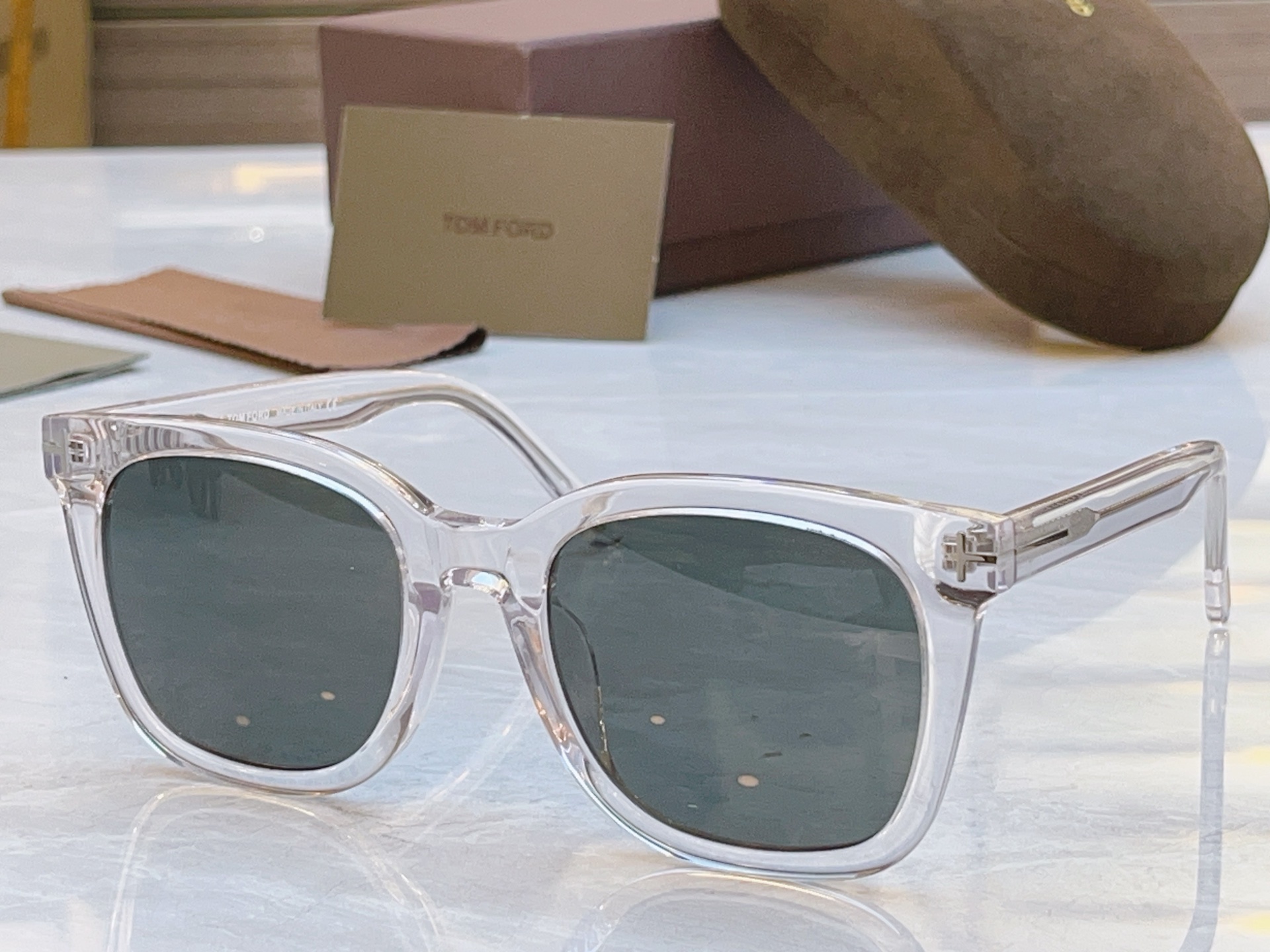 ，【TOM FOR*】汤姆*福特新款太阳镜，MODEL：TF 638-K，SIZE：55口22-145