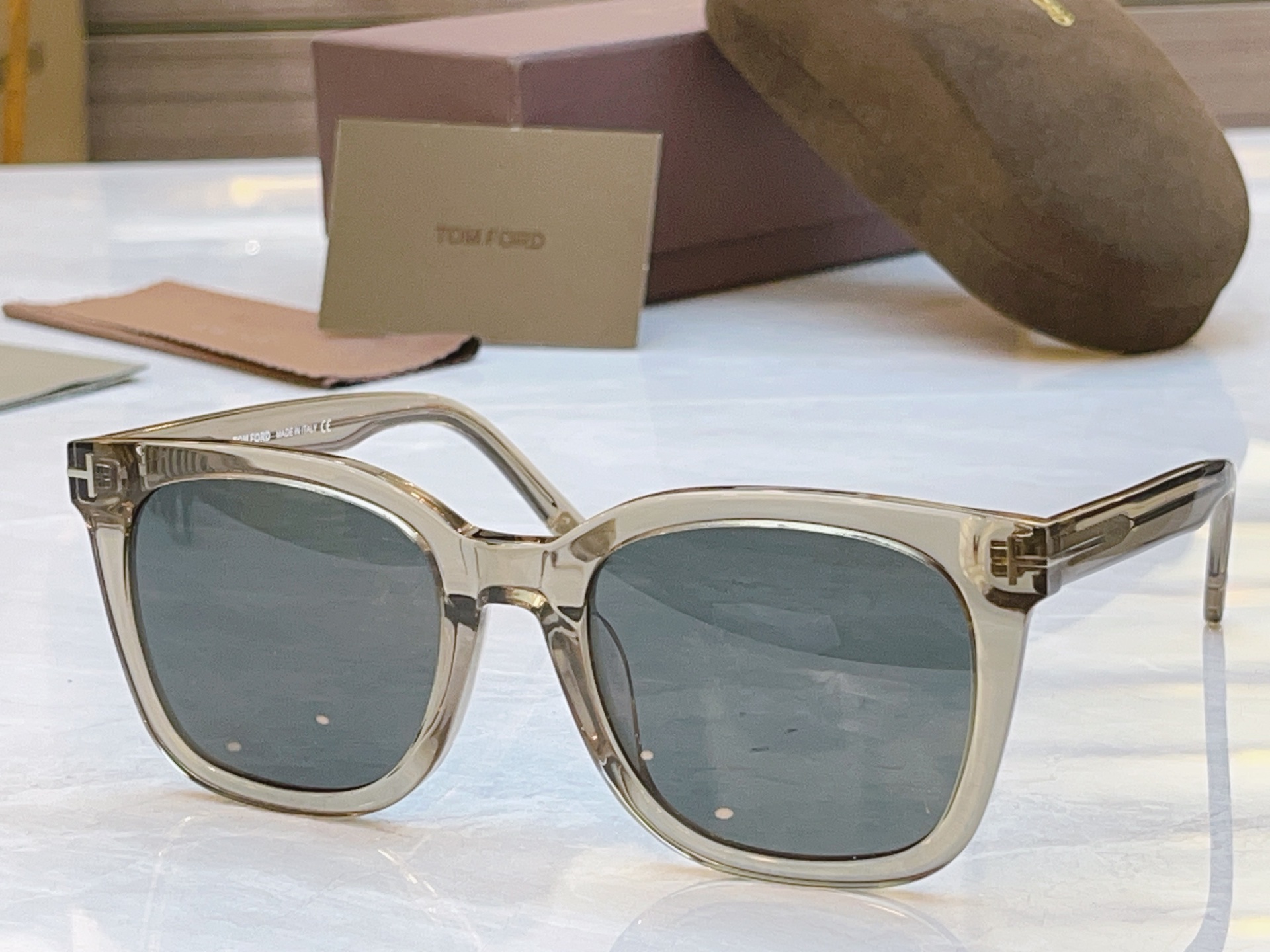 ，【TOM FOR*】汤姆*福特新款太阳镜，MODEL：TF 638-K，SIZE：55口22-145