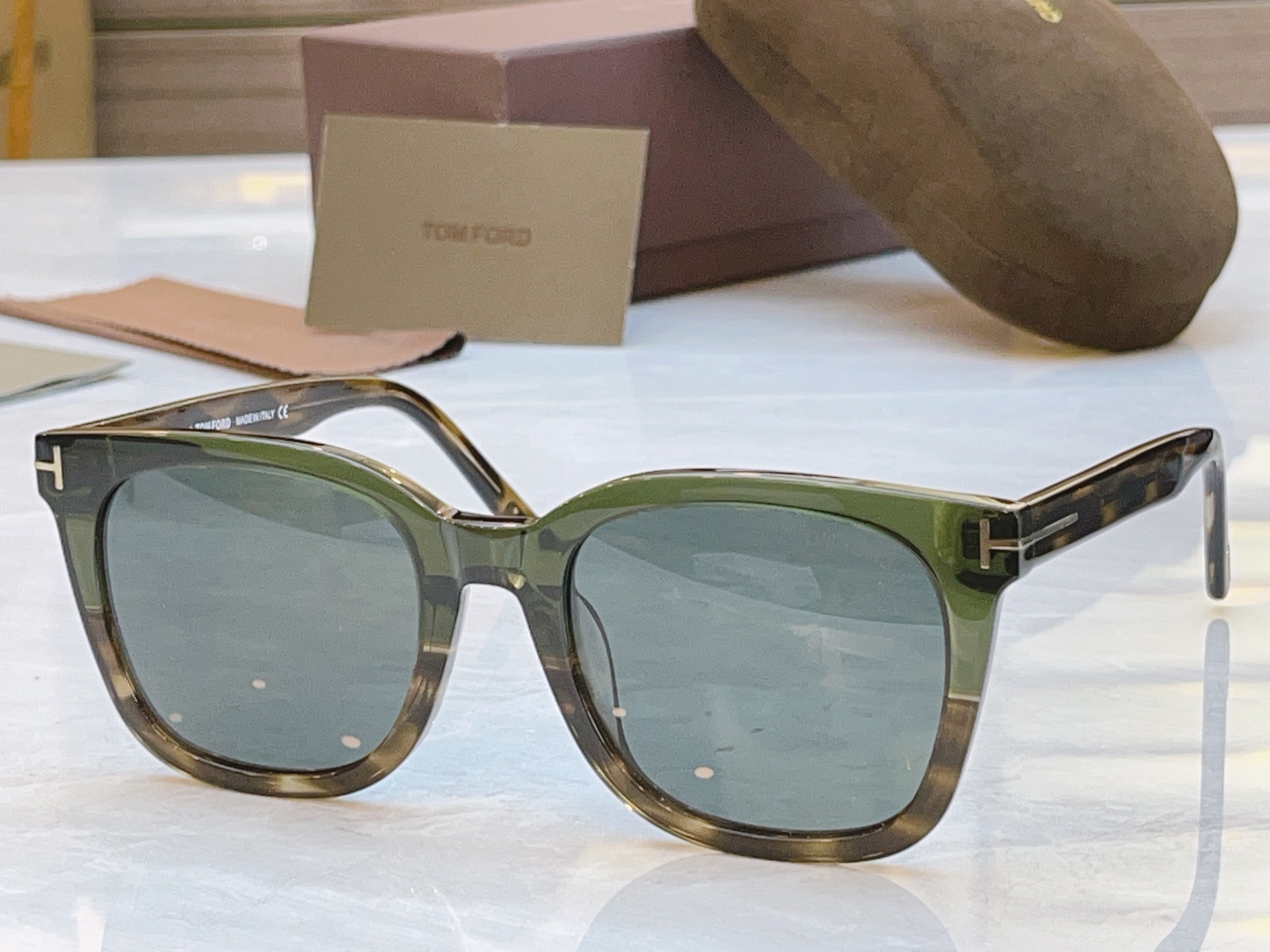 ，【TOM FOR*】汤姆*福特新款太阳镜，MODEL：TF 638-K，SIZE：55口22-145