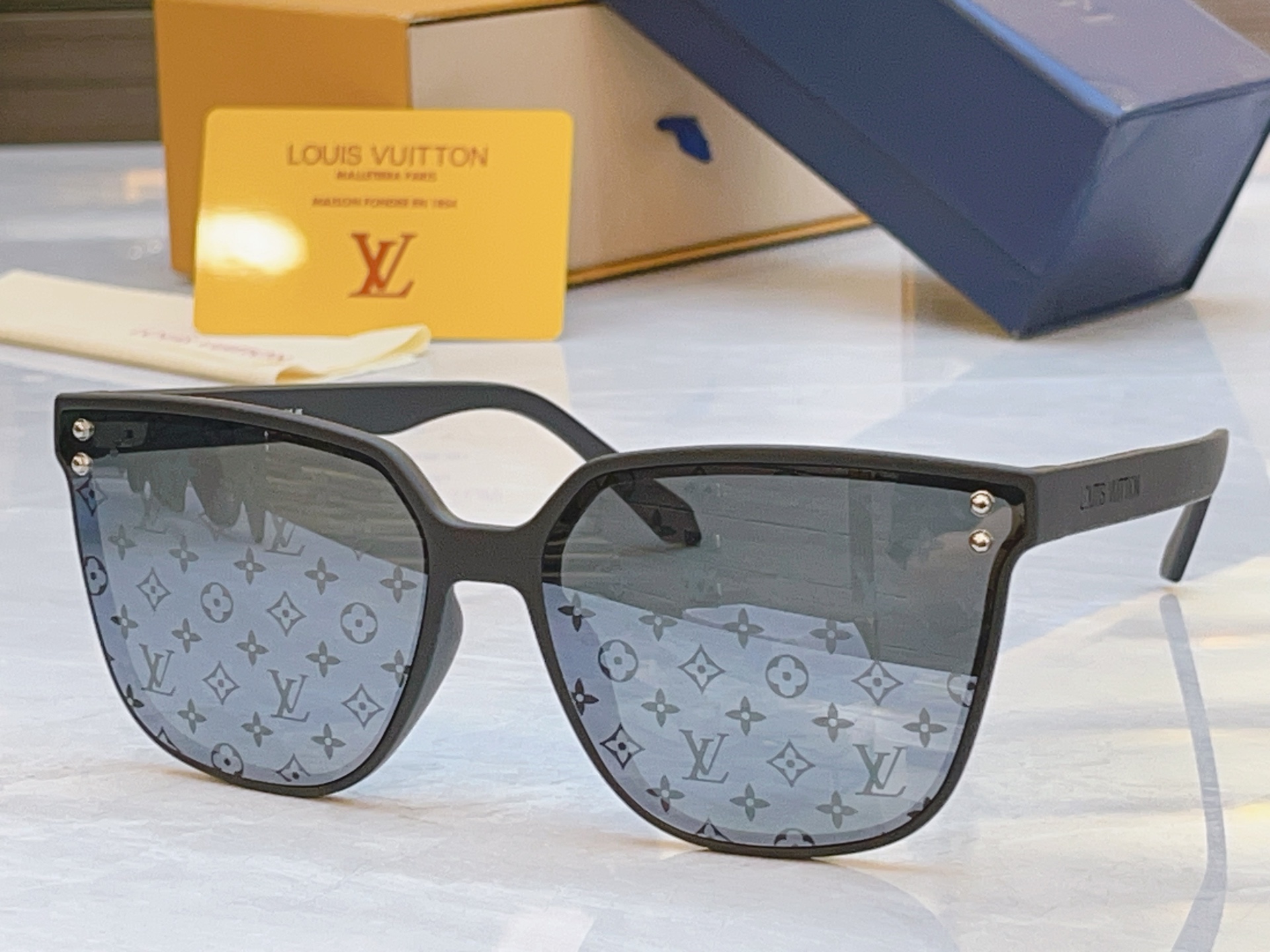 ，【LOUIS VUITTO*】路易*威登新款太阳镜，MODEL：Z2975W，SIZE：63口17-1