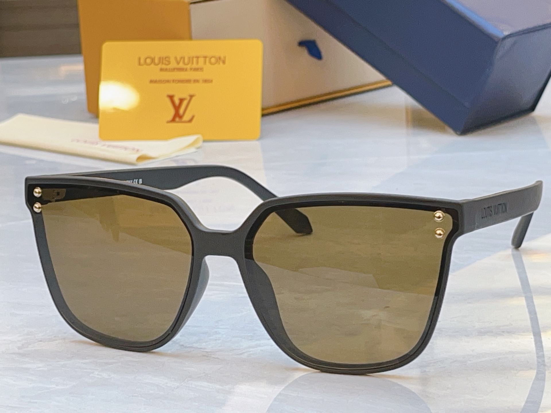 ，【LOUIS VUITTO*】路易*威登新款太阳镜，MODEL：Z2975W，SIZE：63口17-1