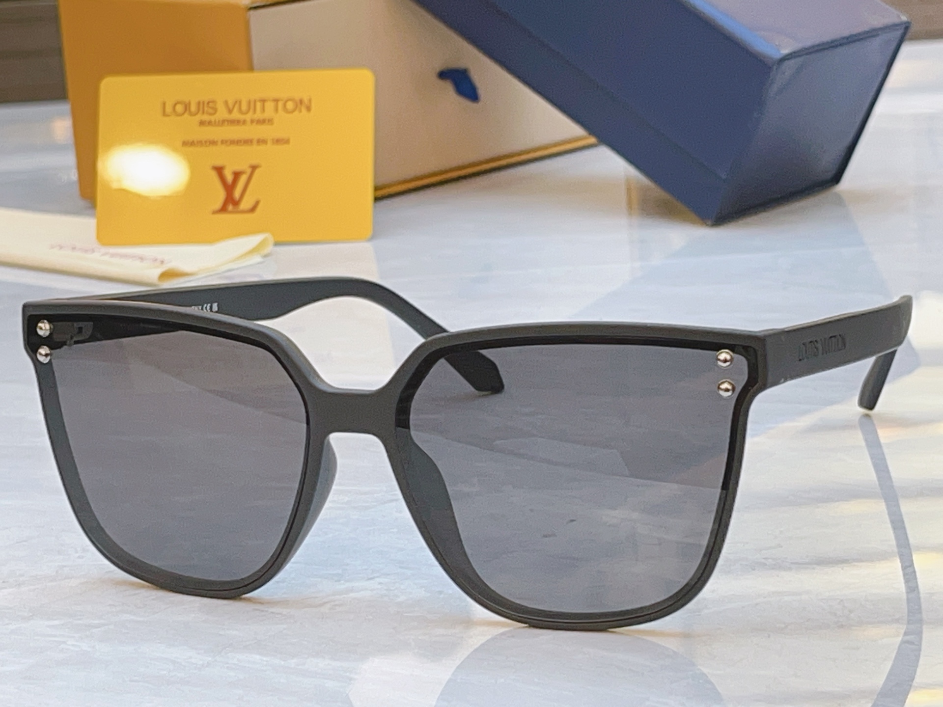 ，【LOUIS VUITTO*】路易*威登新款太阳镜，MODEL：Z2975W，SIZE：63口17-1