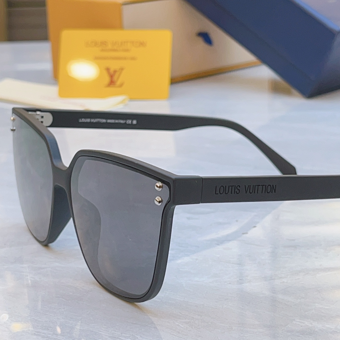 ，【LOUIS VUITTO*】路易*威登新款太阳镜，MODEL：Z2975W，SIZE：63口17-1