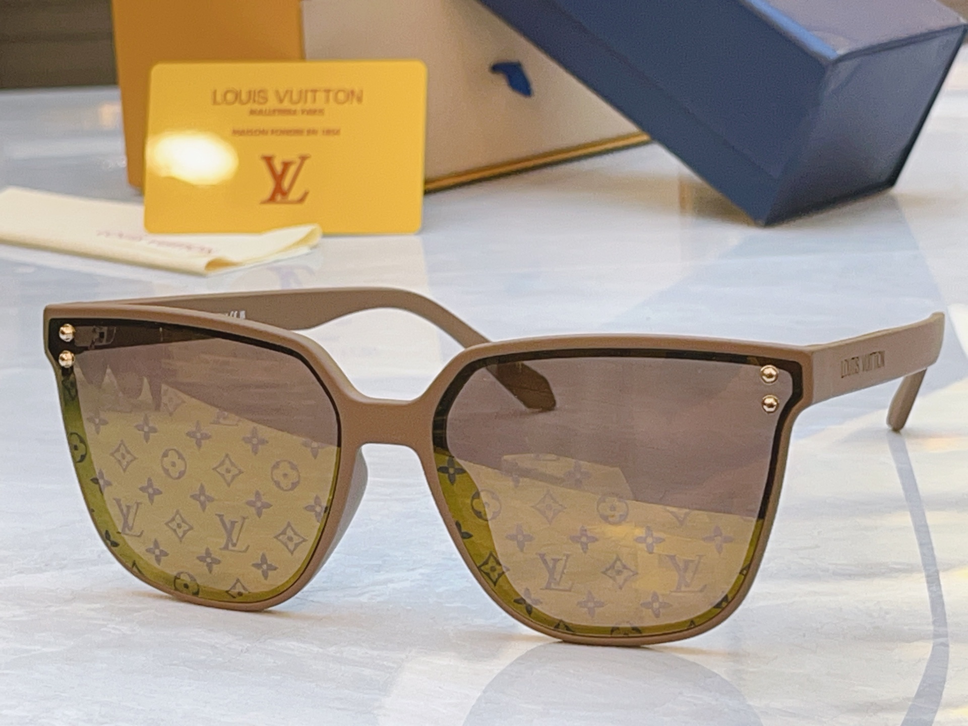 ，【LOUIS VUITTO*】路易*威登新款太阳镜，MODEL：Z2975W，SIZE：63口17-1