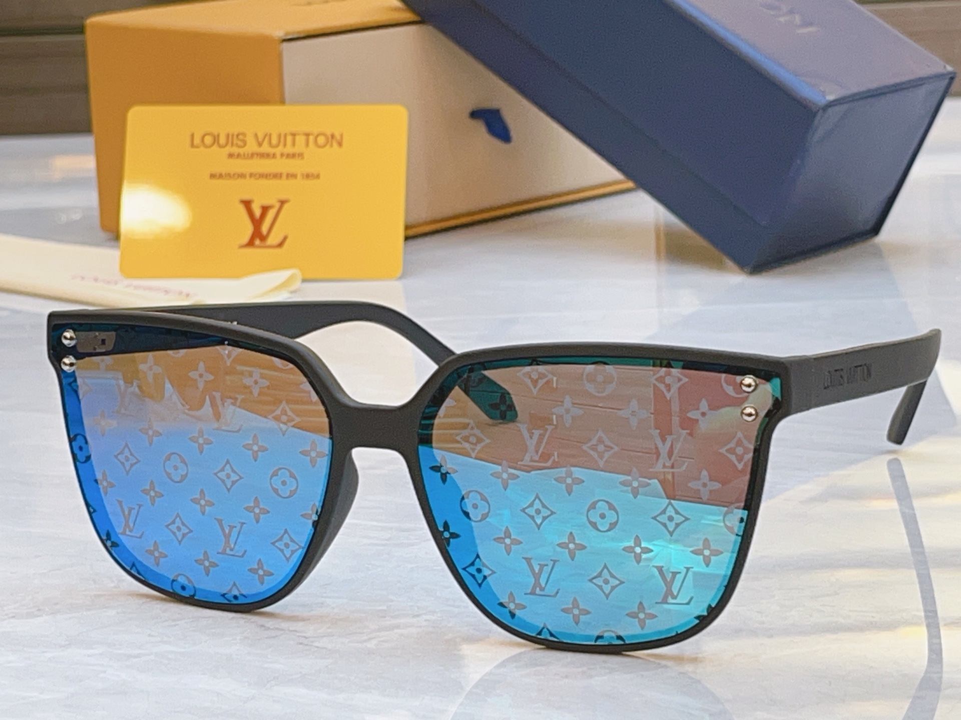 ，【LOUIS VUITTO*】路易*威登新款太阳镜，MODEL：Z2975W，SIZE：63口17-1