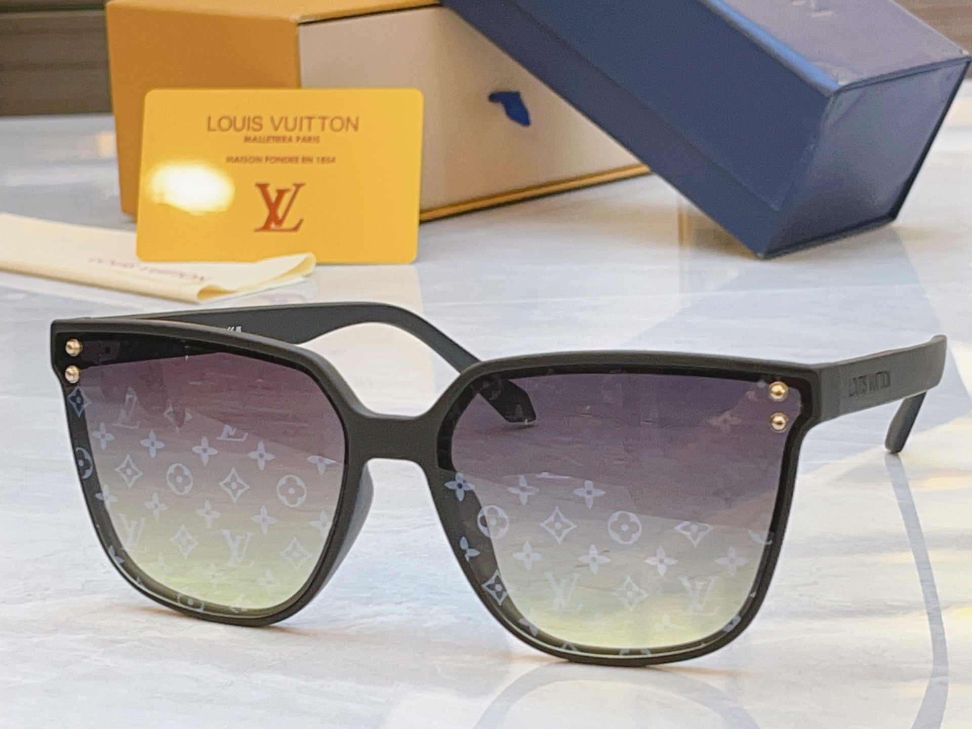 ，【LOUIS VUITTO*】路易*威登新款太阳镜，MODEL：Z2975W，SIZE：63口17-1