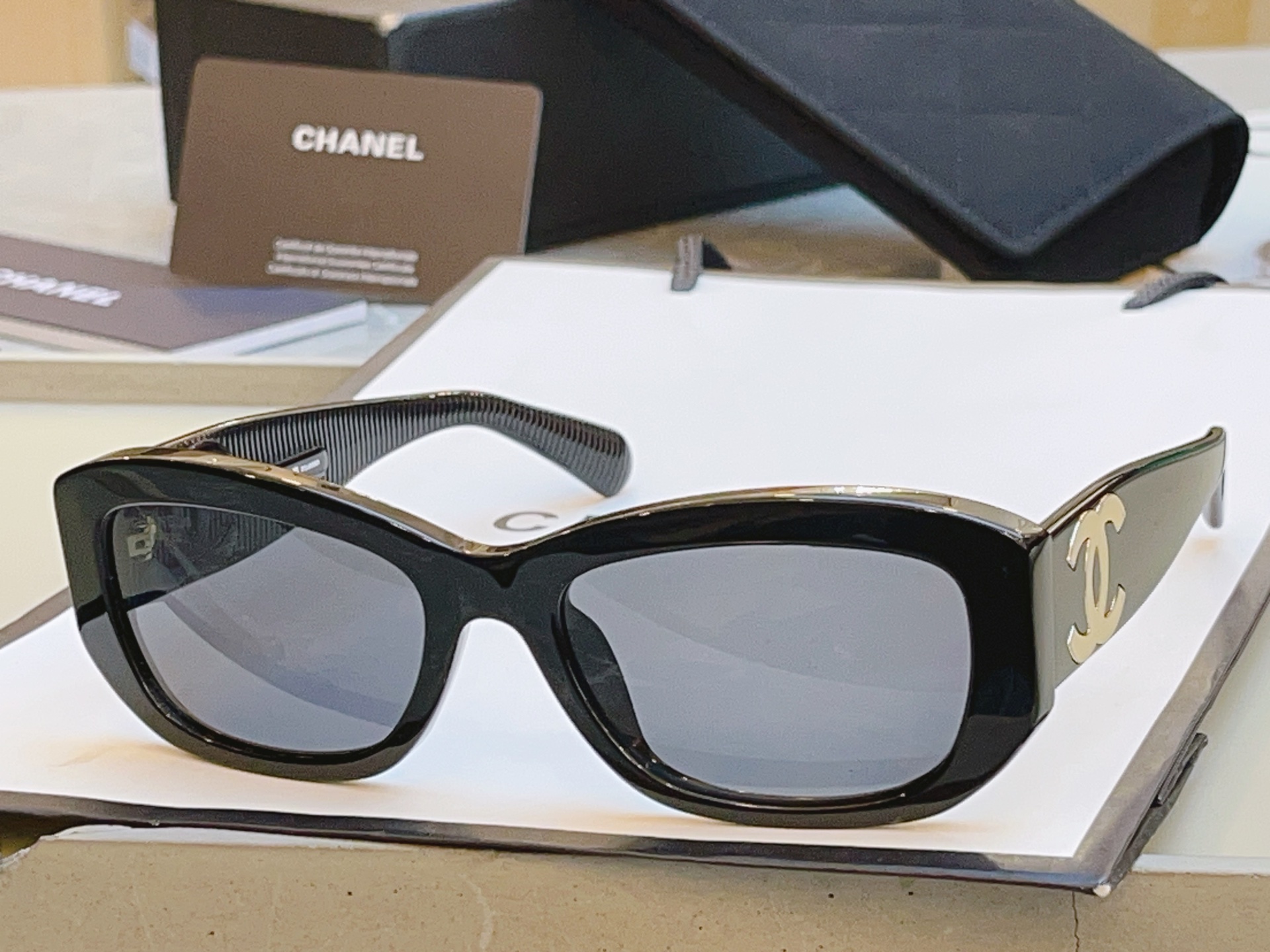 ，【CHAN*】香奈*儿新款太阳镜，高版本✨✨MODEL：CH5493，SIZE：55口18-140