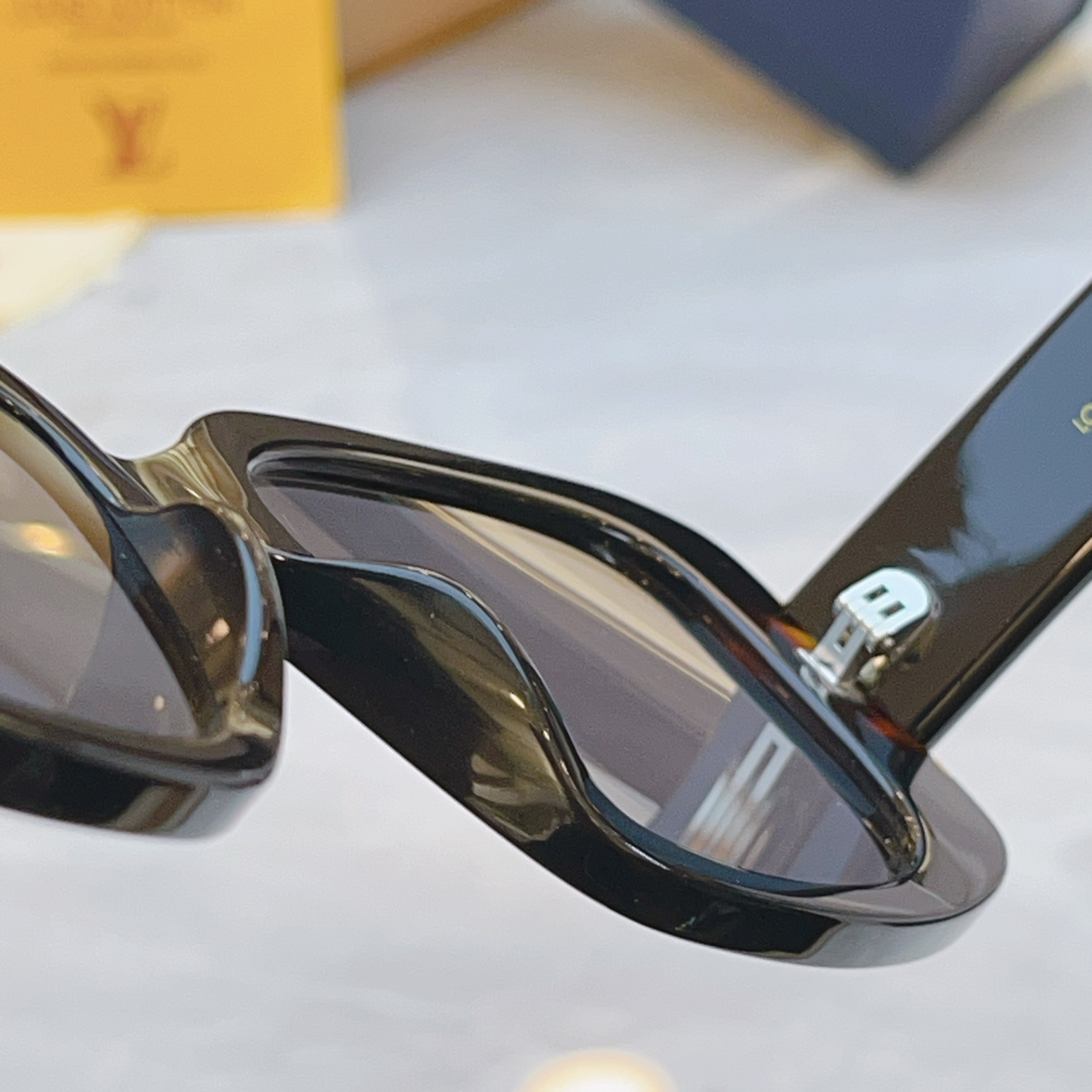 ，【LOUIS VUITTO*】路易*威登新款太阳镜，MODEL：Z2968W，SIZE：53口18-1