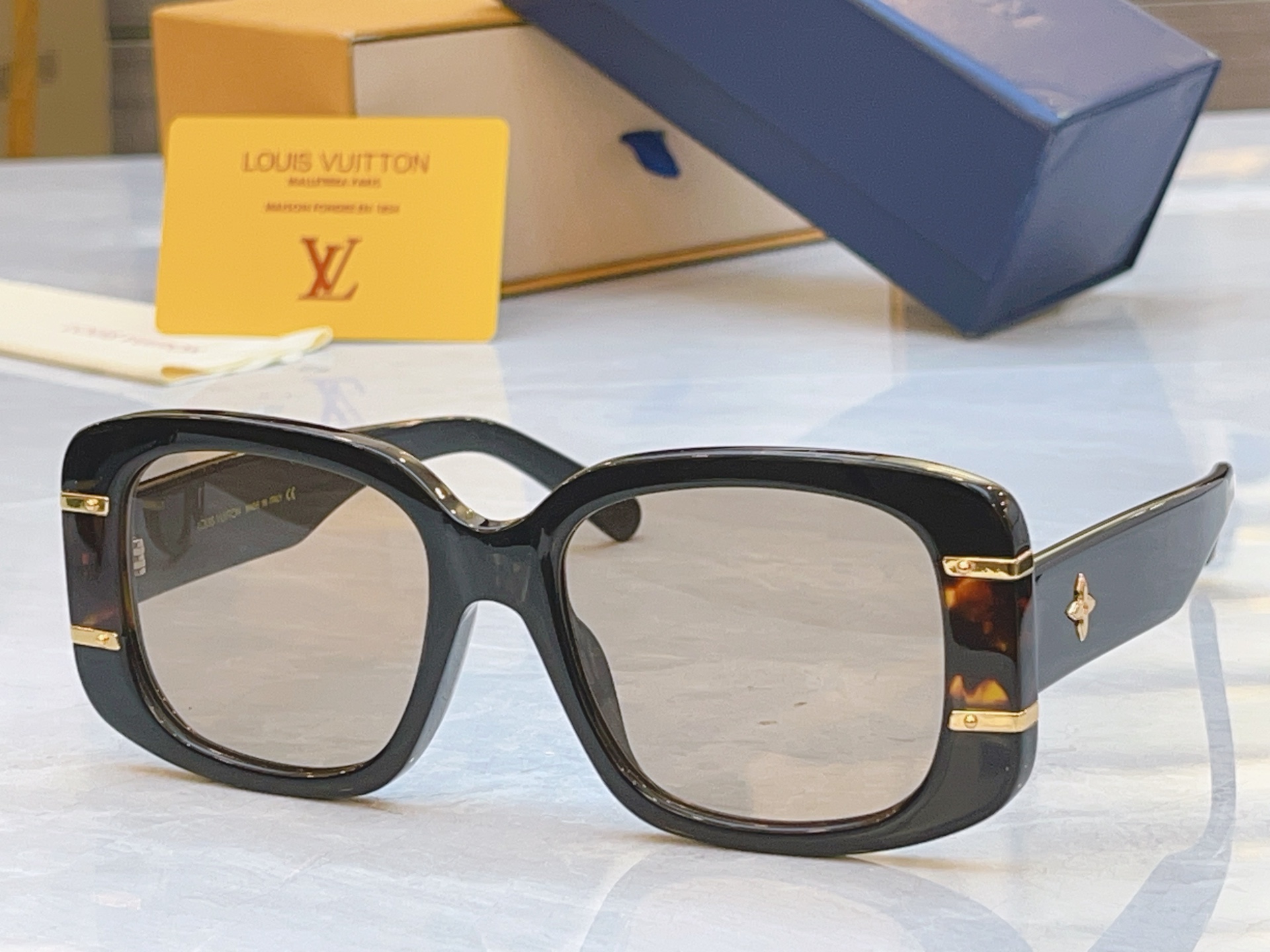 ，【LOUIS VUITTO*】路易*威登新款太阳镜，MODEL：Z2968W，SIZE：53口18-1
