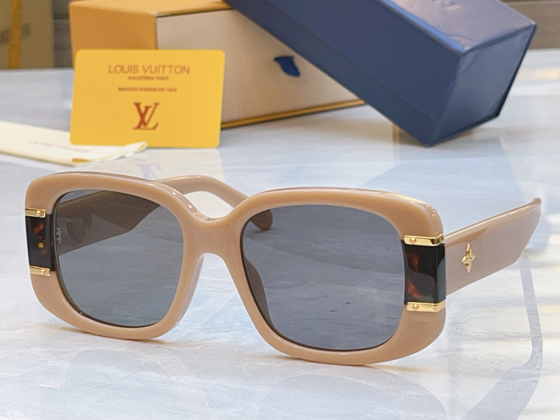 ，【LOUIS VUITTO*】路易*威登新款太阳镜，MODEL：Z2968W，SIZE：53口18-1