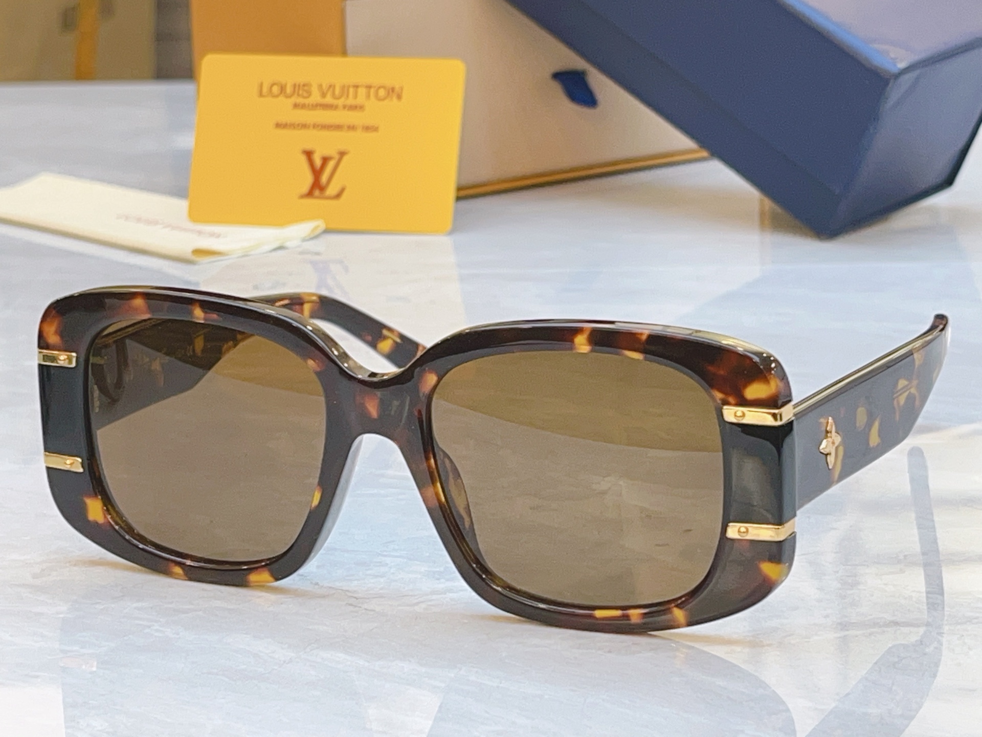 ，【LOUIS VUITTO*】路易*威登新款太阳镜，MODEL：Z2968W，SIZE：53口18-1