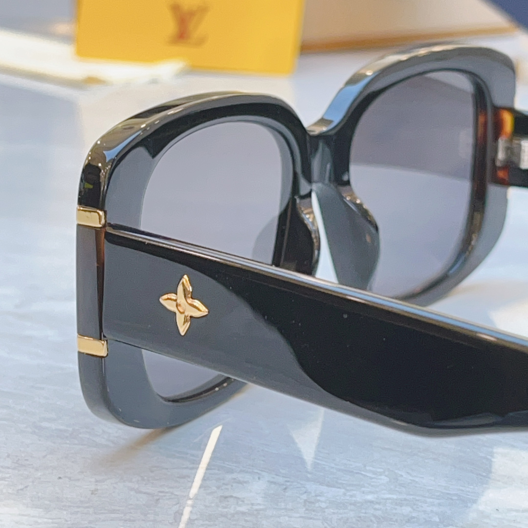 ，【LOUIS VUITTO*】路易*威登新款太阳镜，MODEL：Z2968W，SIZE：53口18-1