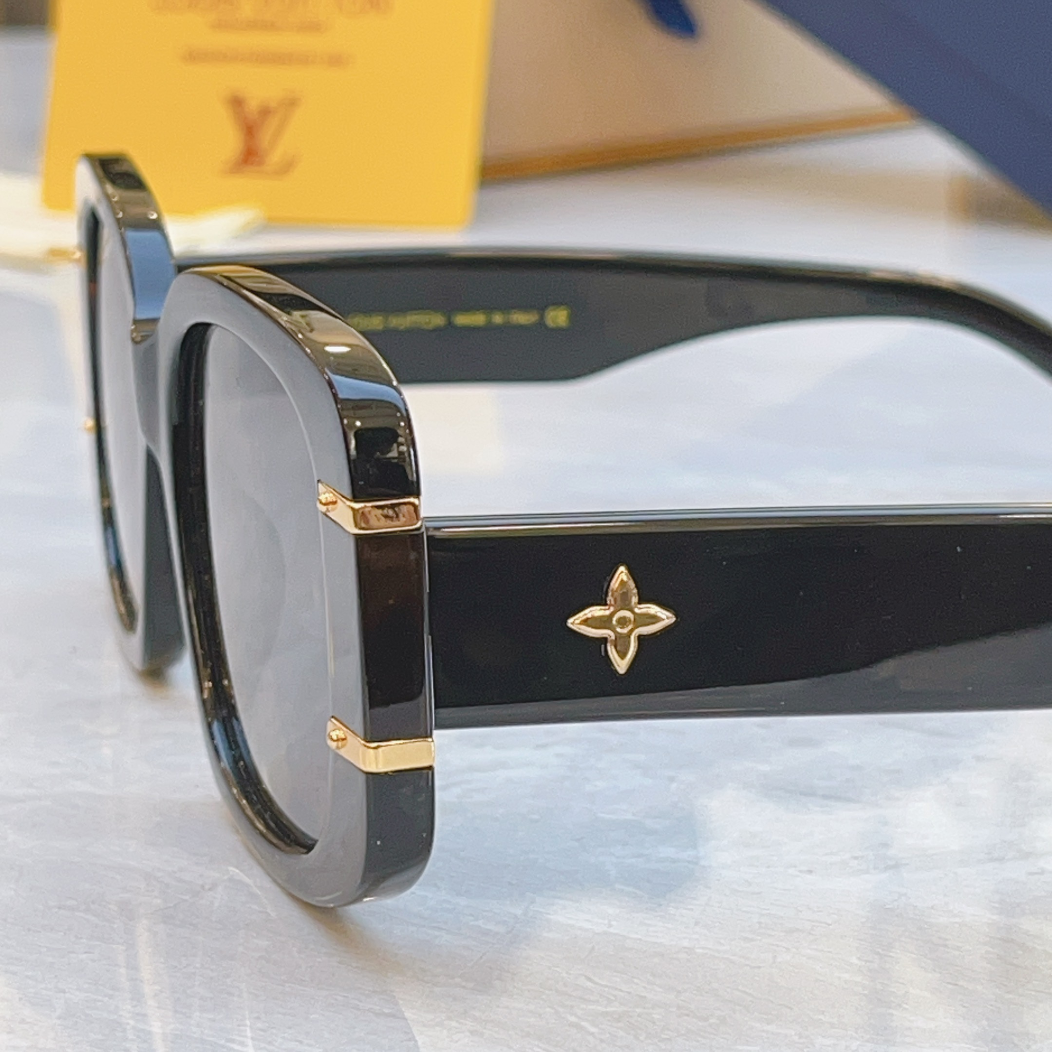 ，【LOUIS VUITTO*】路易*威登新款太阳镜，MODEL：Z2968W，SIZE：53口18-1